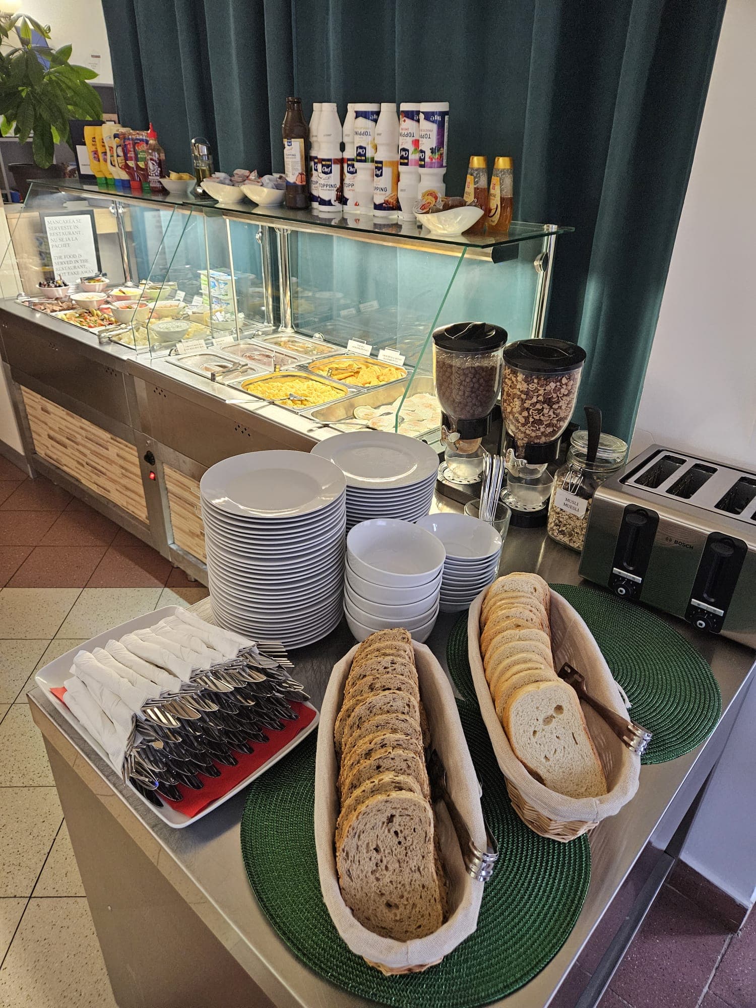 Long Street Hotel, Restaurant