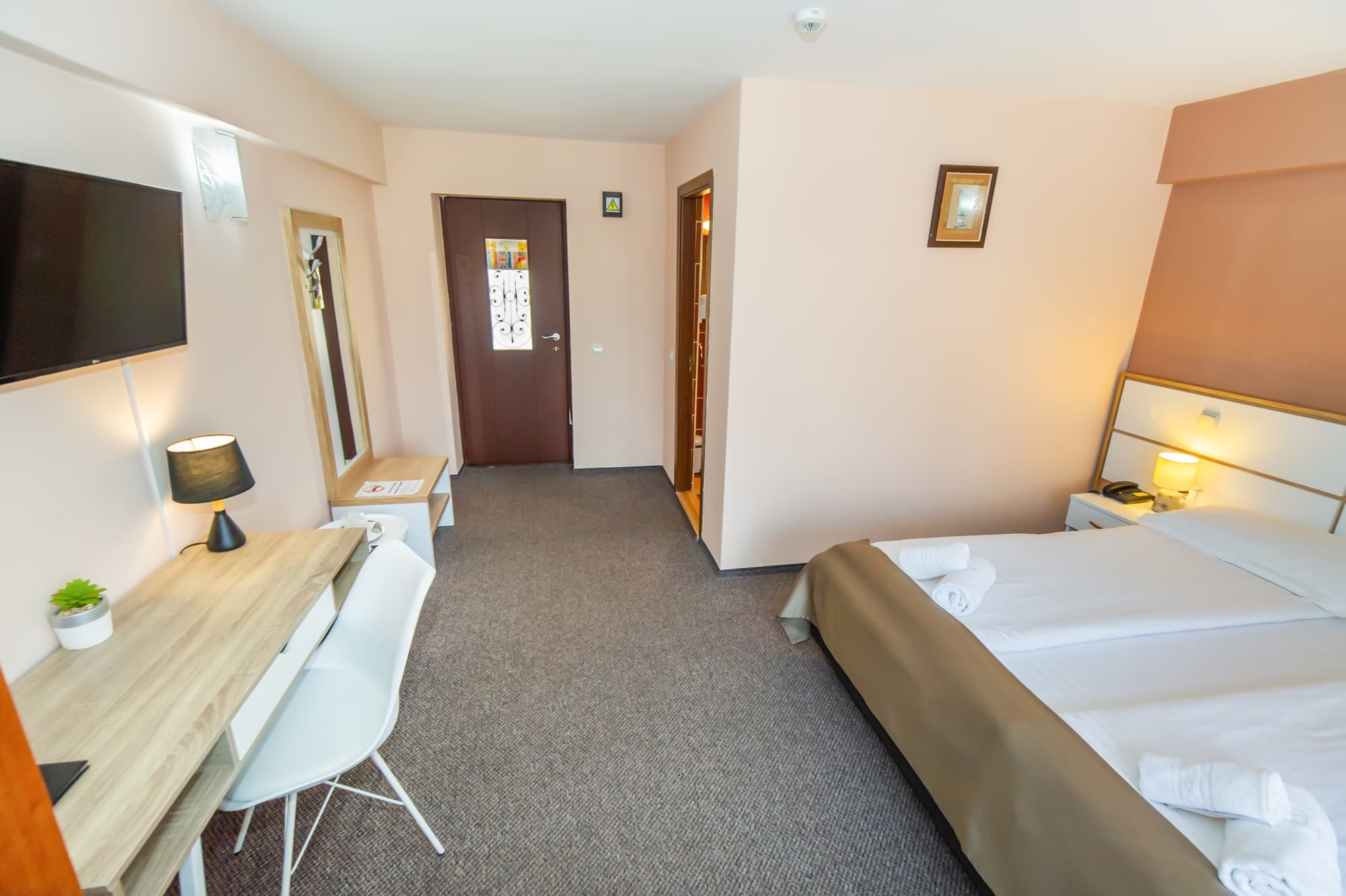 Long Street Hotel, Room