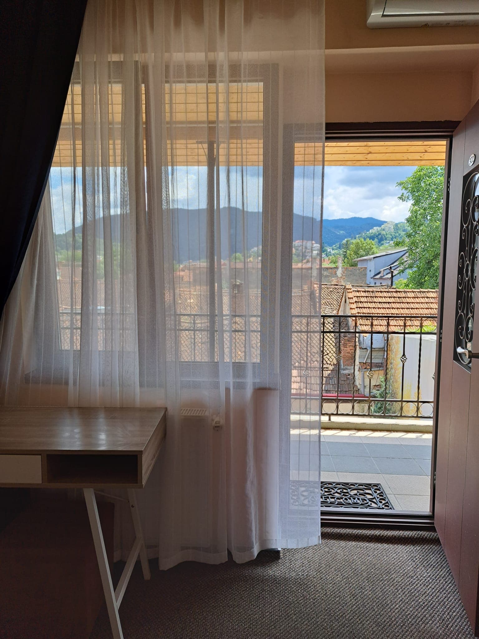 Long Street Hotel, Room