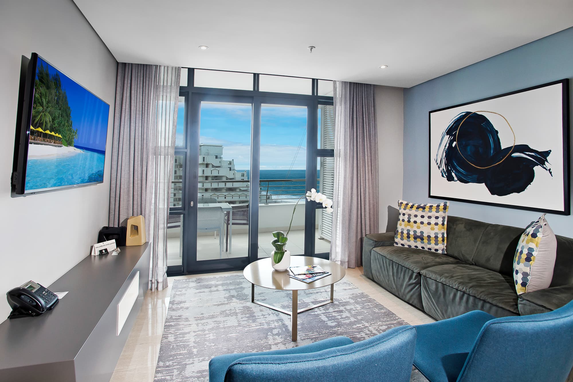 The Capital Pearls, Room