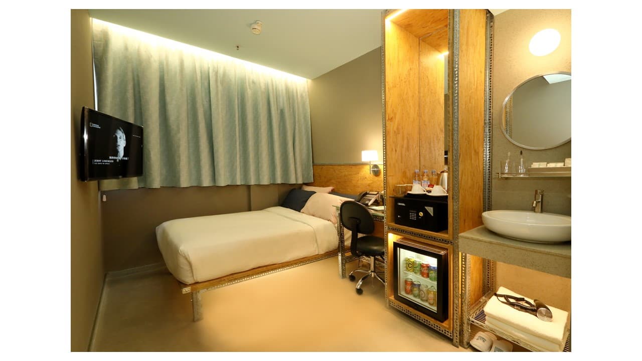 Ind Hotel, Room