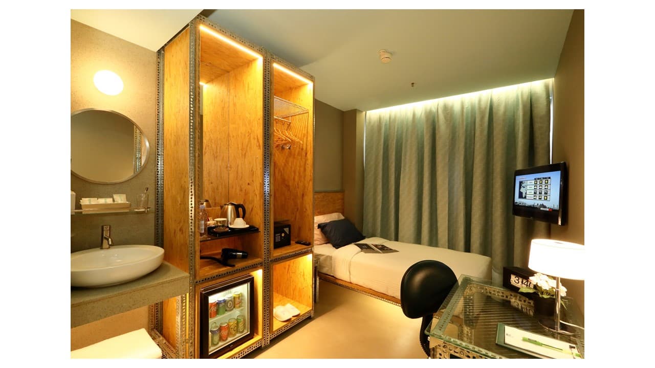 Ind Hotel, Room