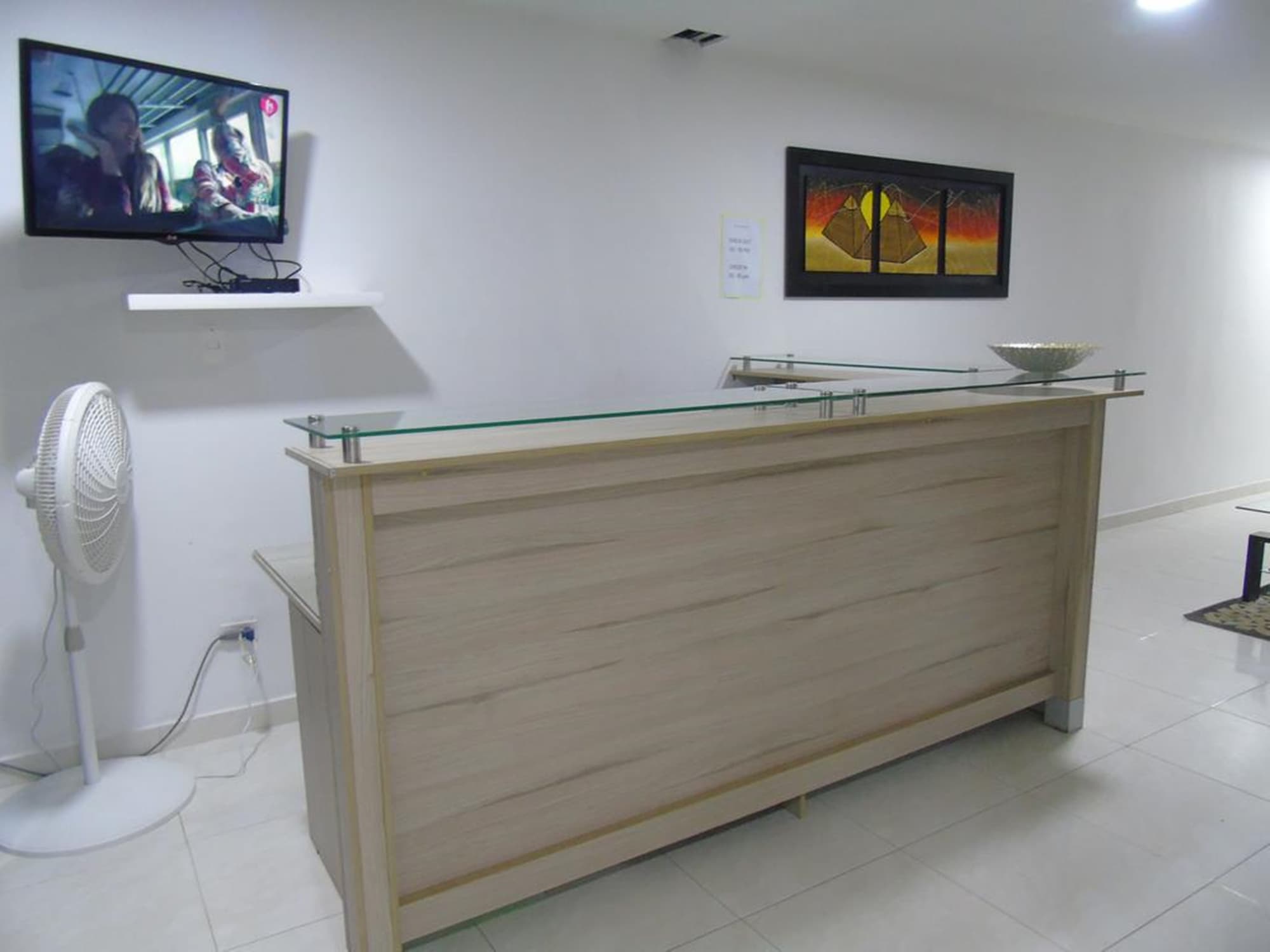 Blue Emerald Inn, Lobby