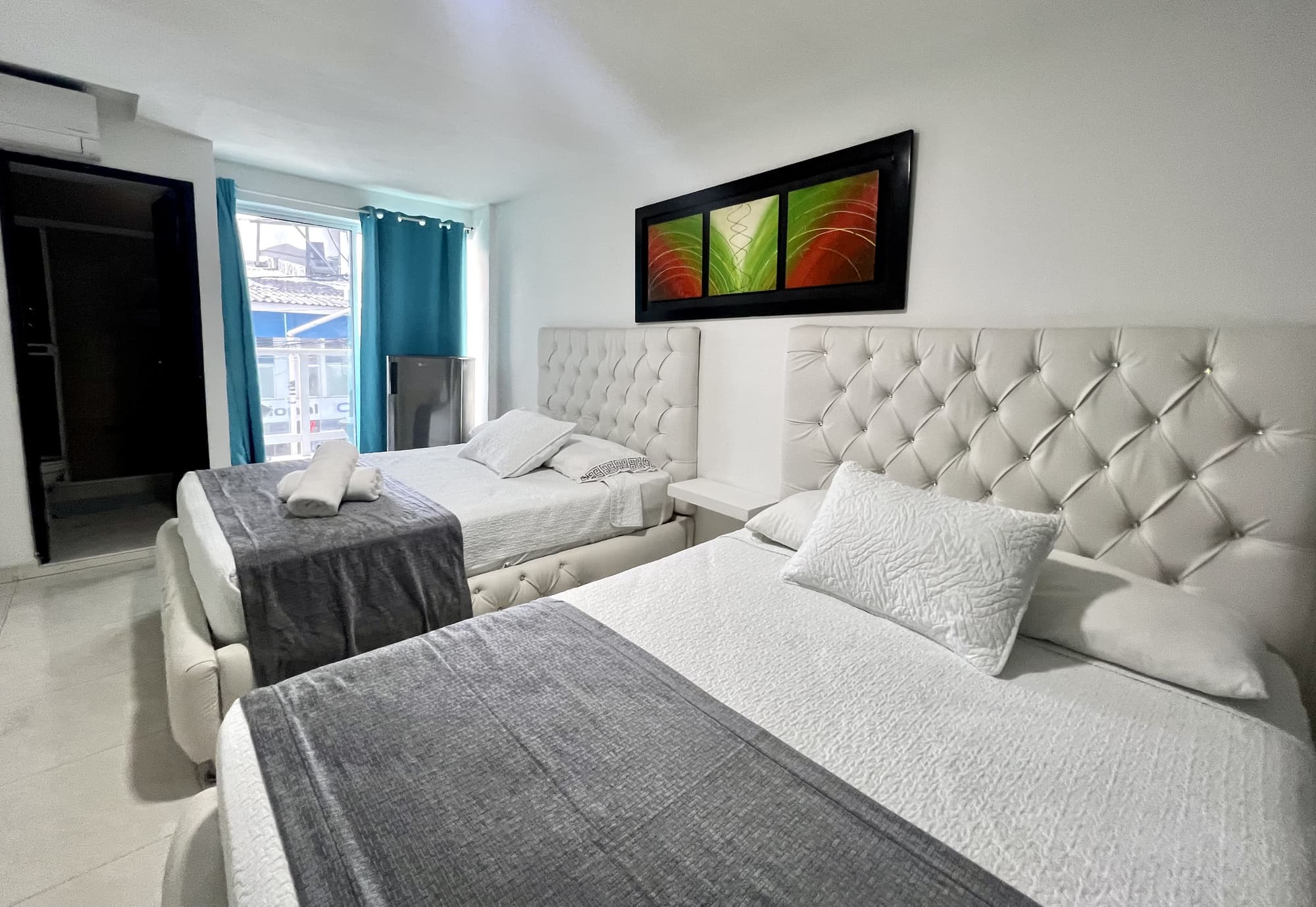 Blue Emerald Inn, Room