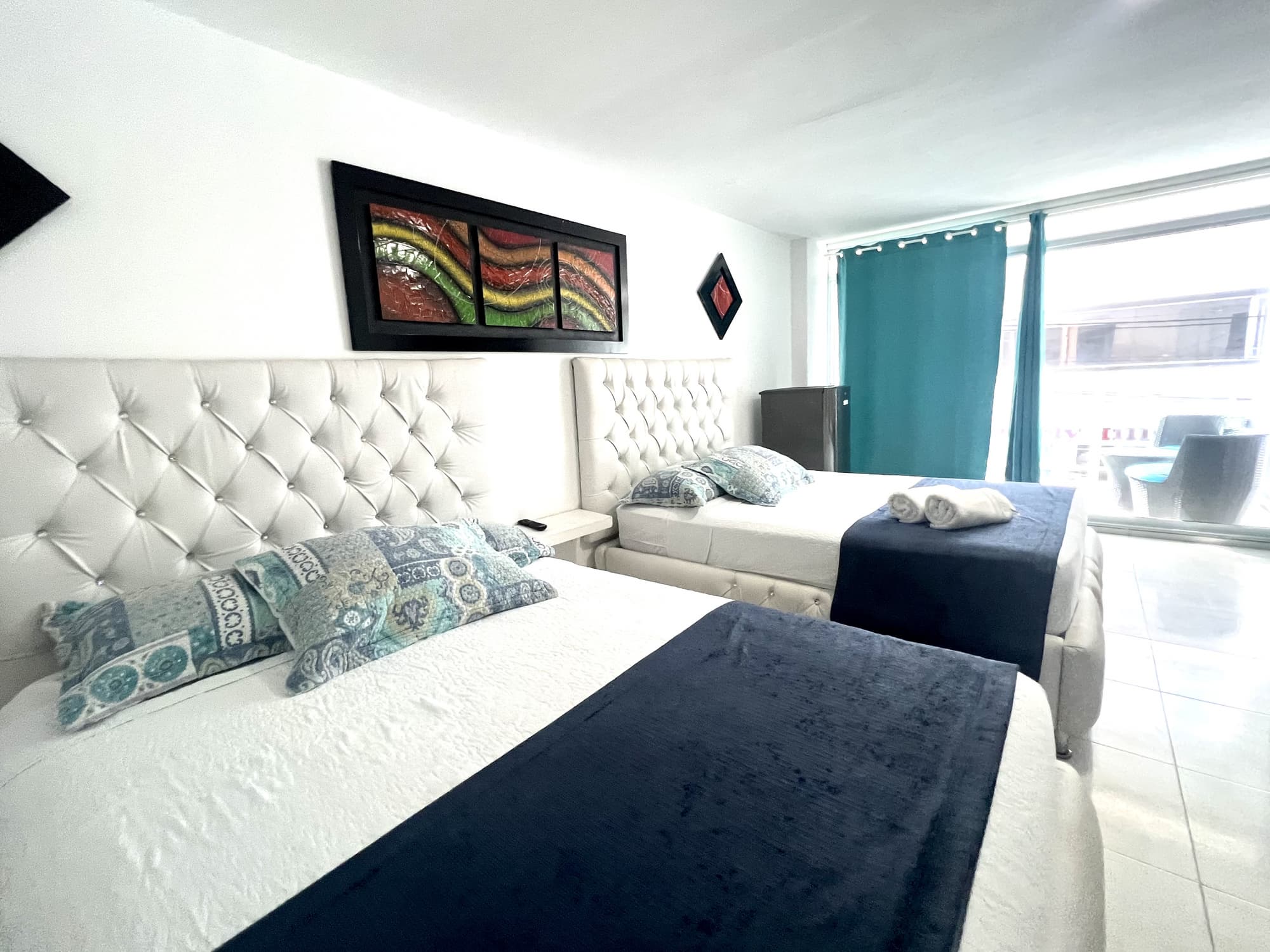 Blue Emerald Inn, Room