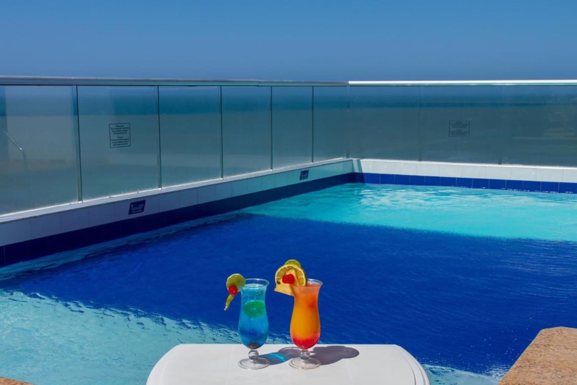 Aixo Suites, Pool