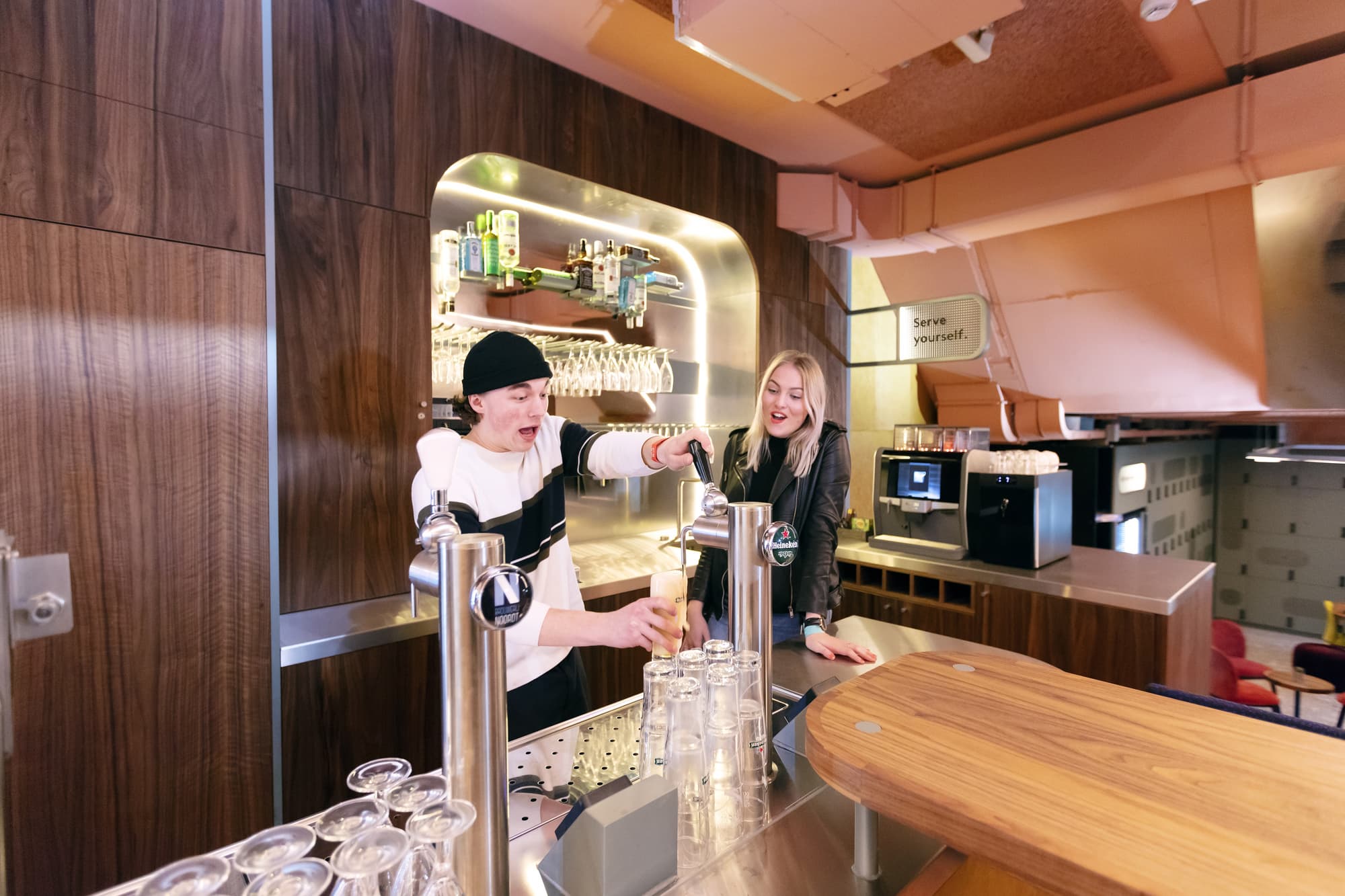 CityHub Rotterdam, Bar