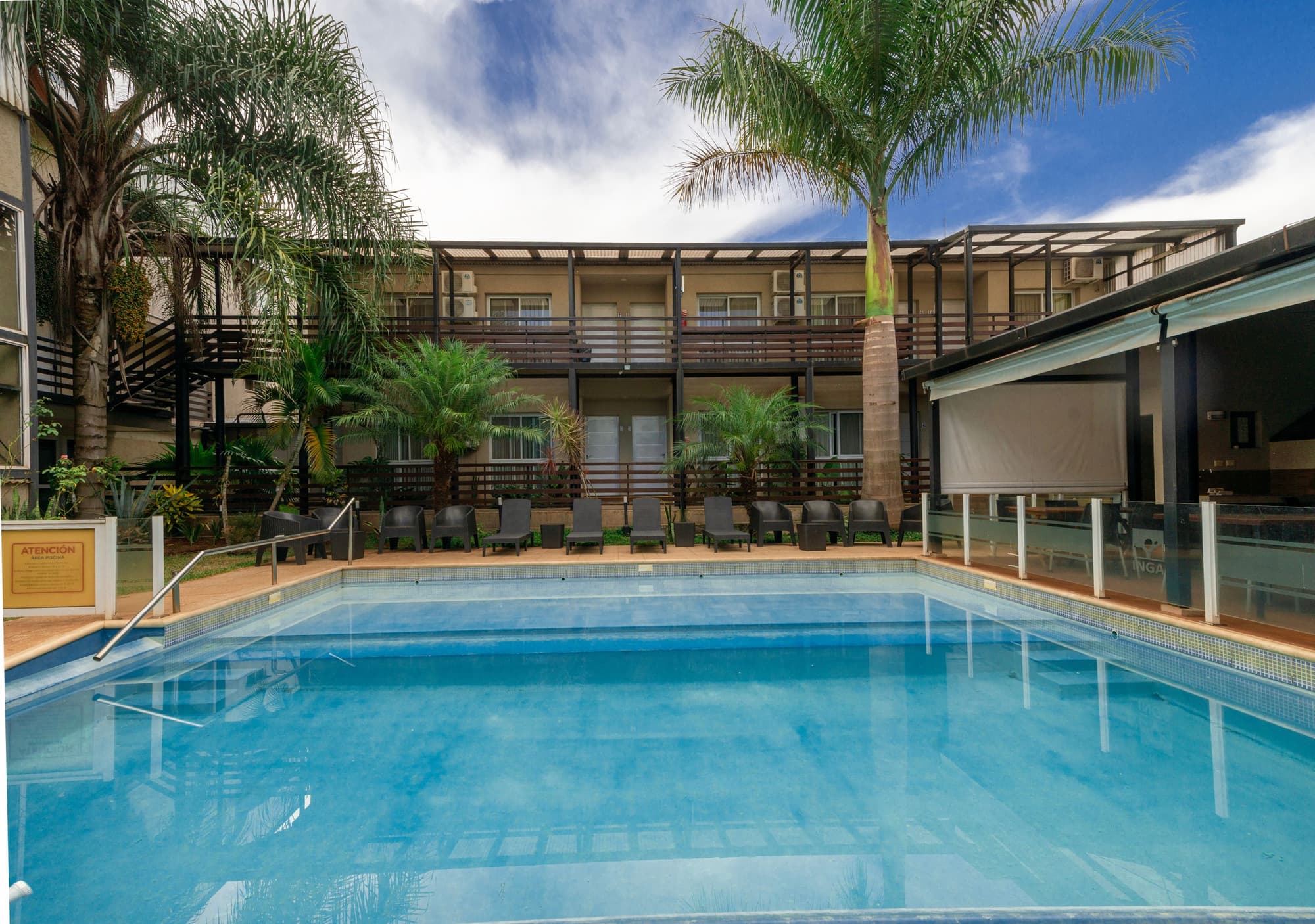 INGA by DOT Suites, Piscina