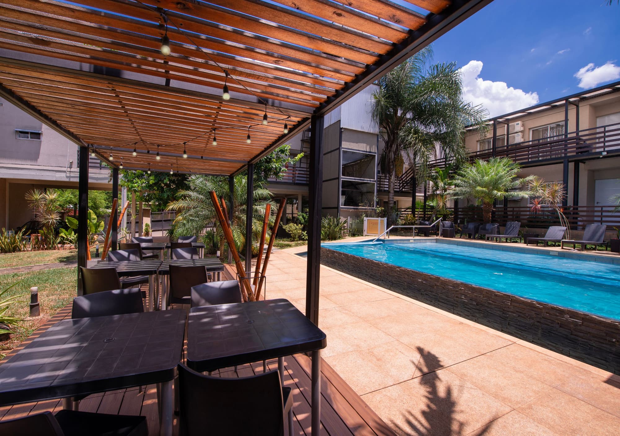 INGA by DOT Suites, Piscina