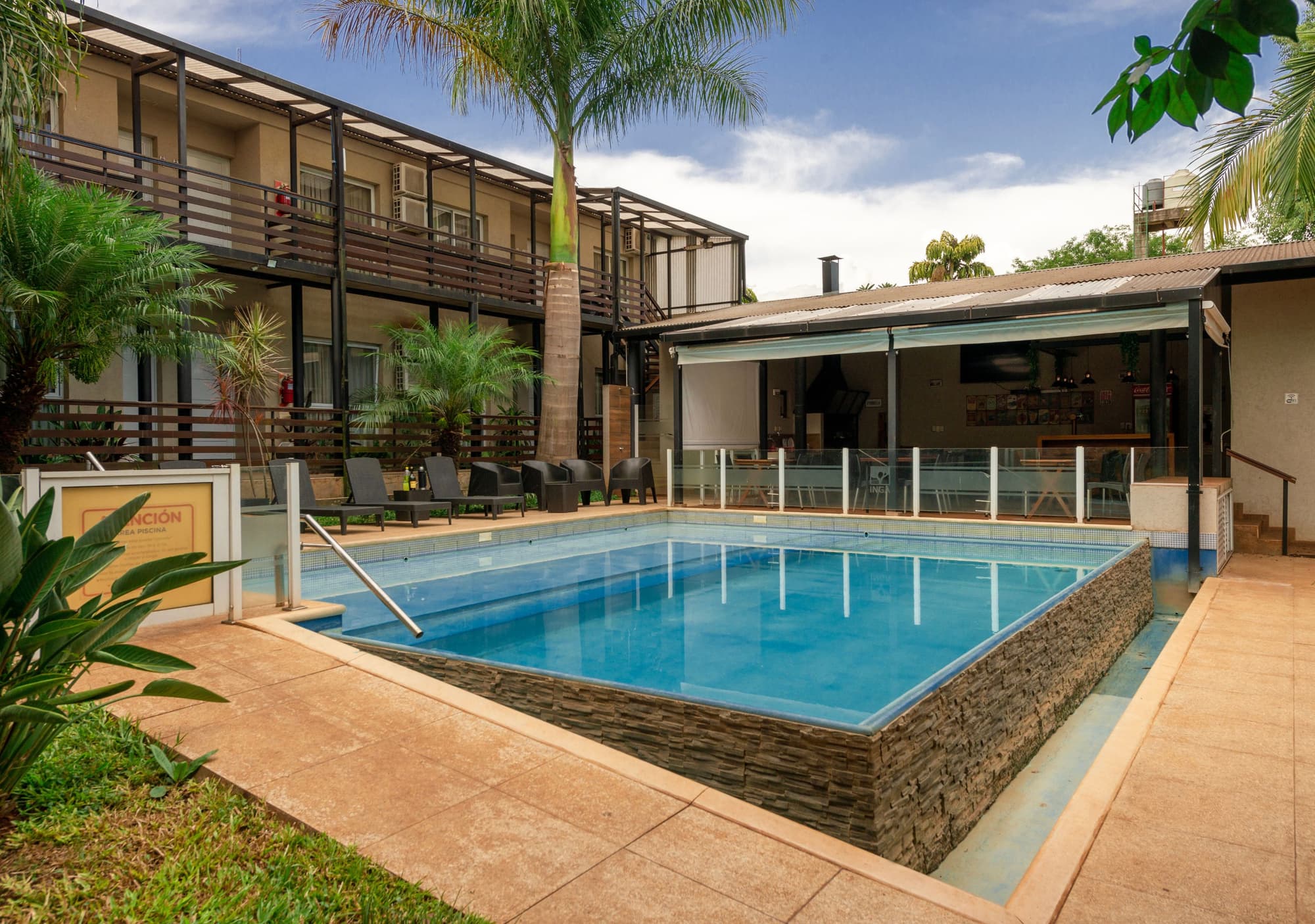 INGA by DOT Suites, Piscina