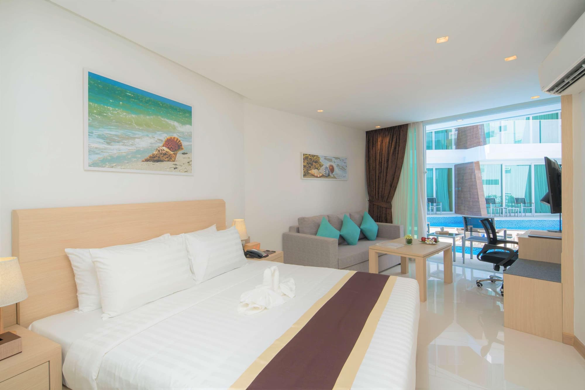 The Beachfront Hotel Phuket, Room