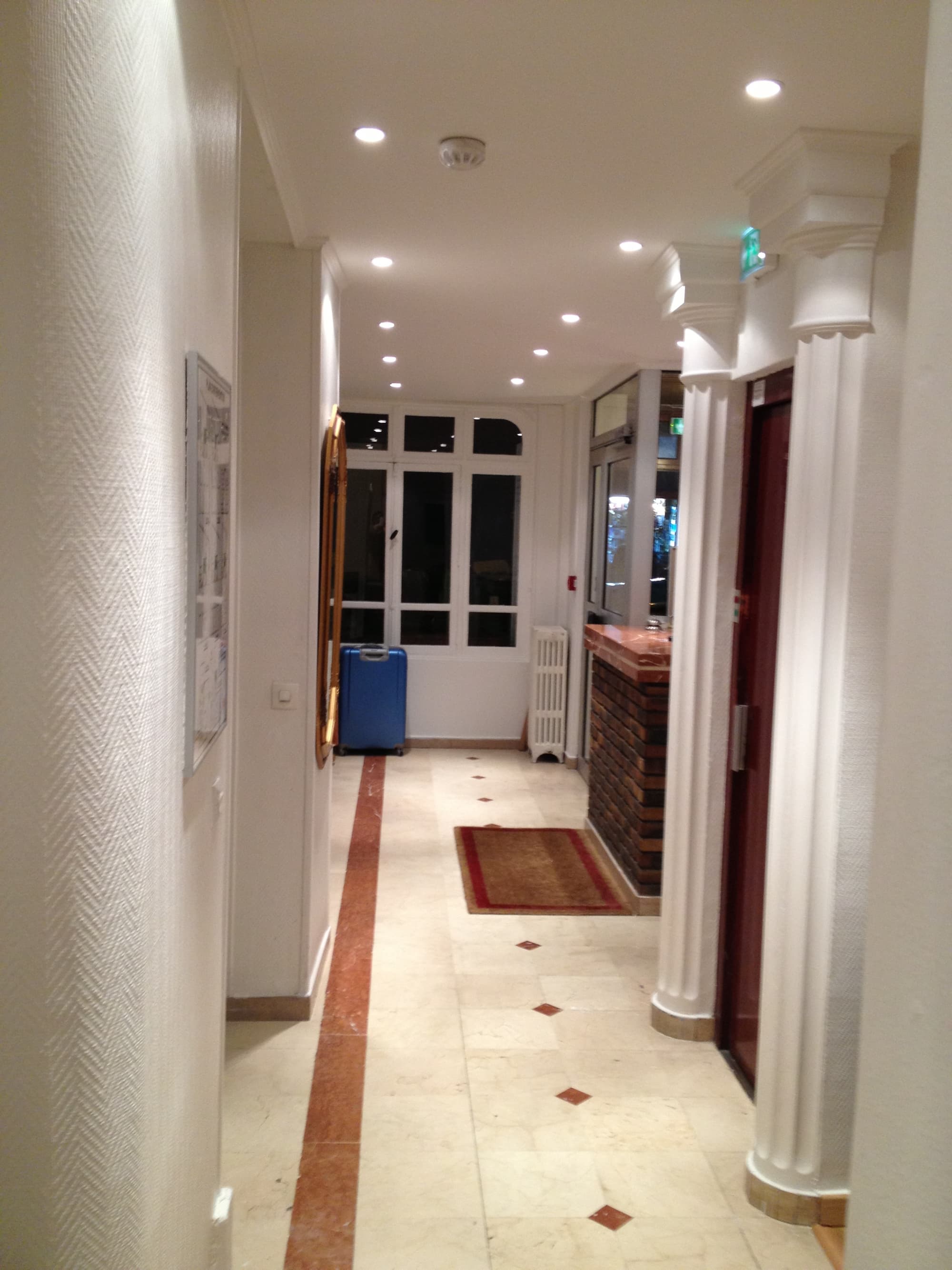 Hotel De Bordeaux, Lobby