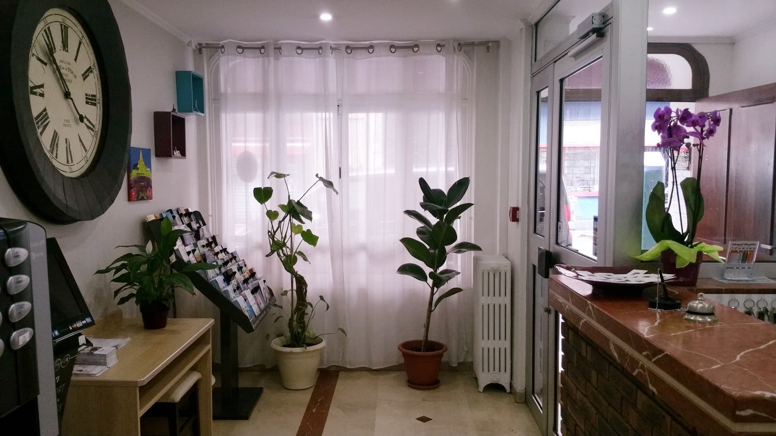 Hotel De Bordeaux, Lobby