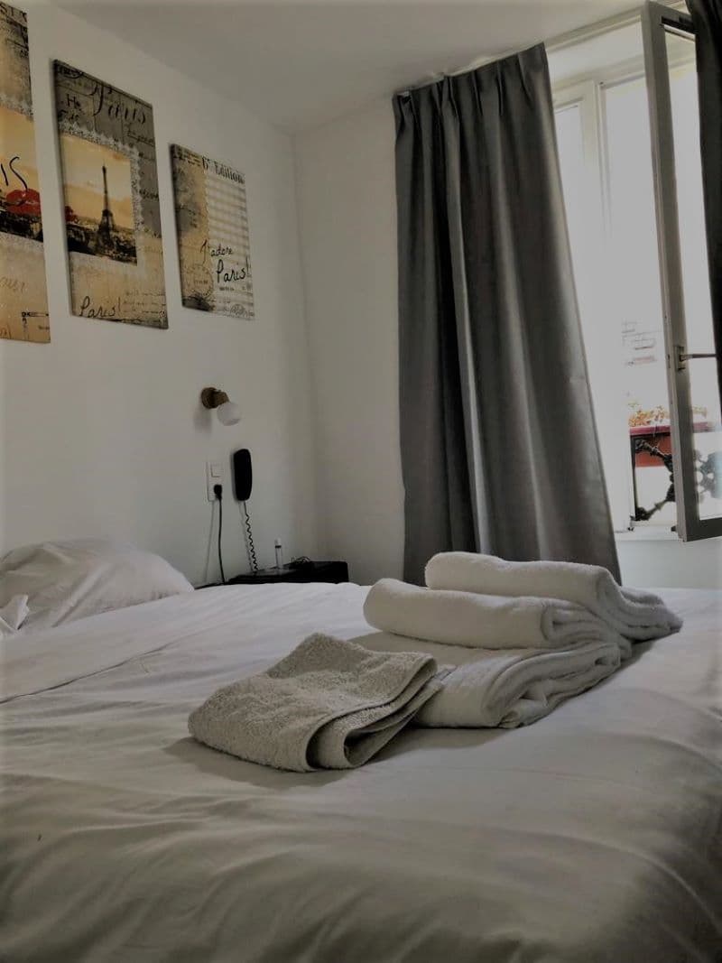 Hotel De Bordeaux, Room