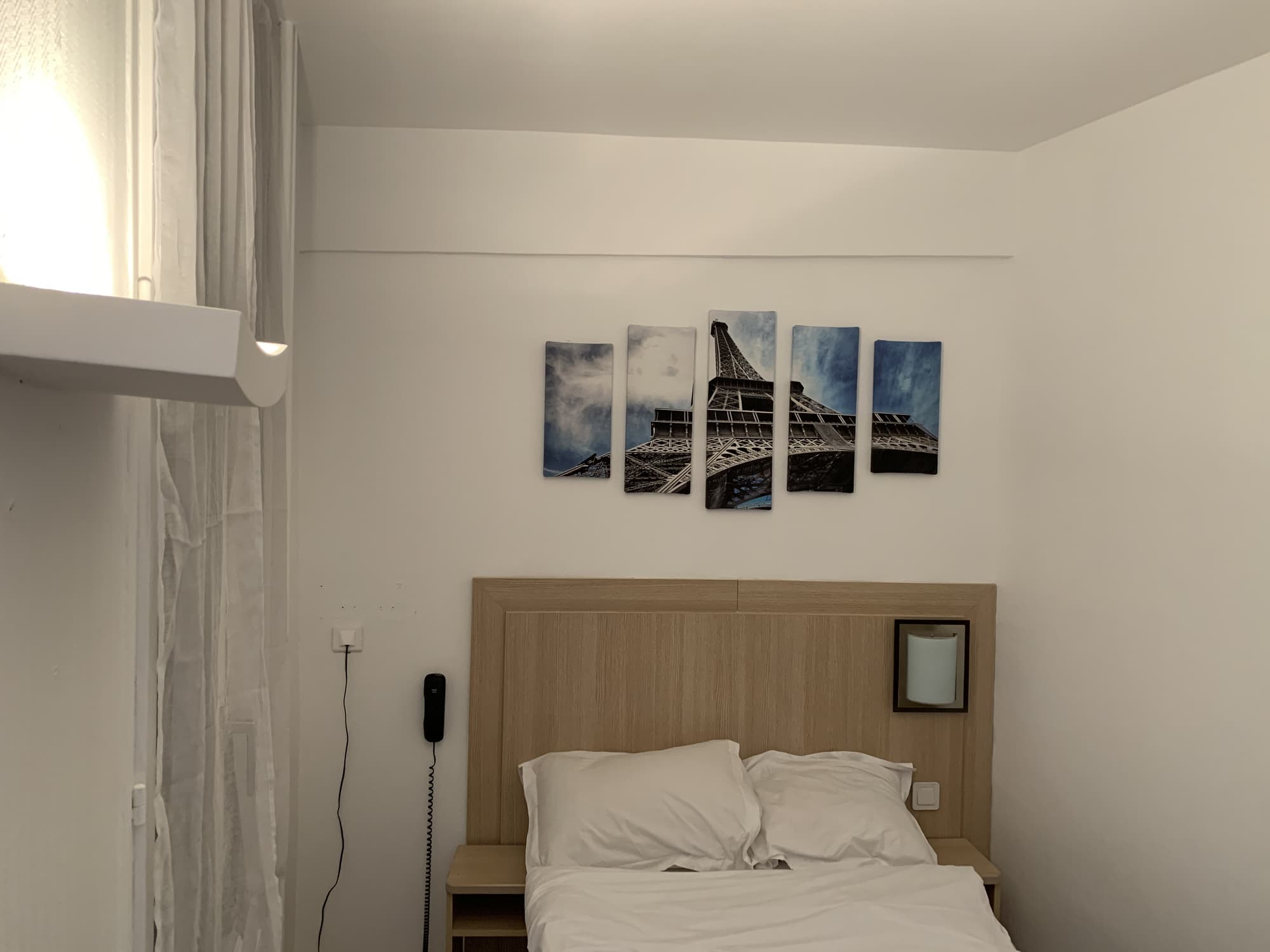 Hotel De Bordeaux, Room