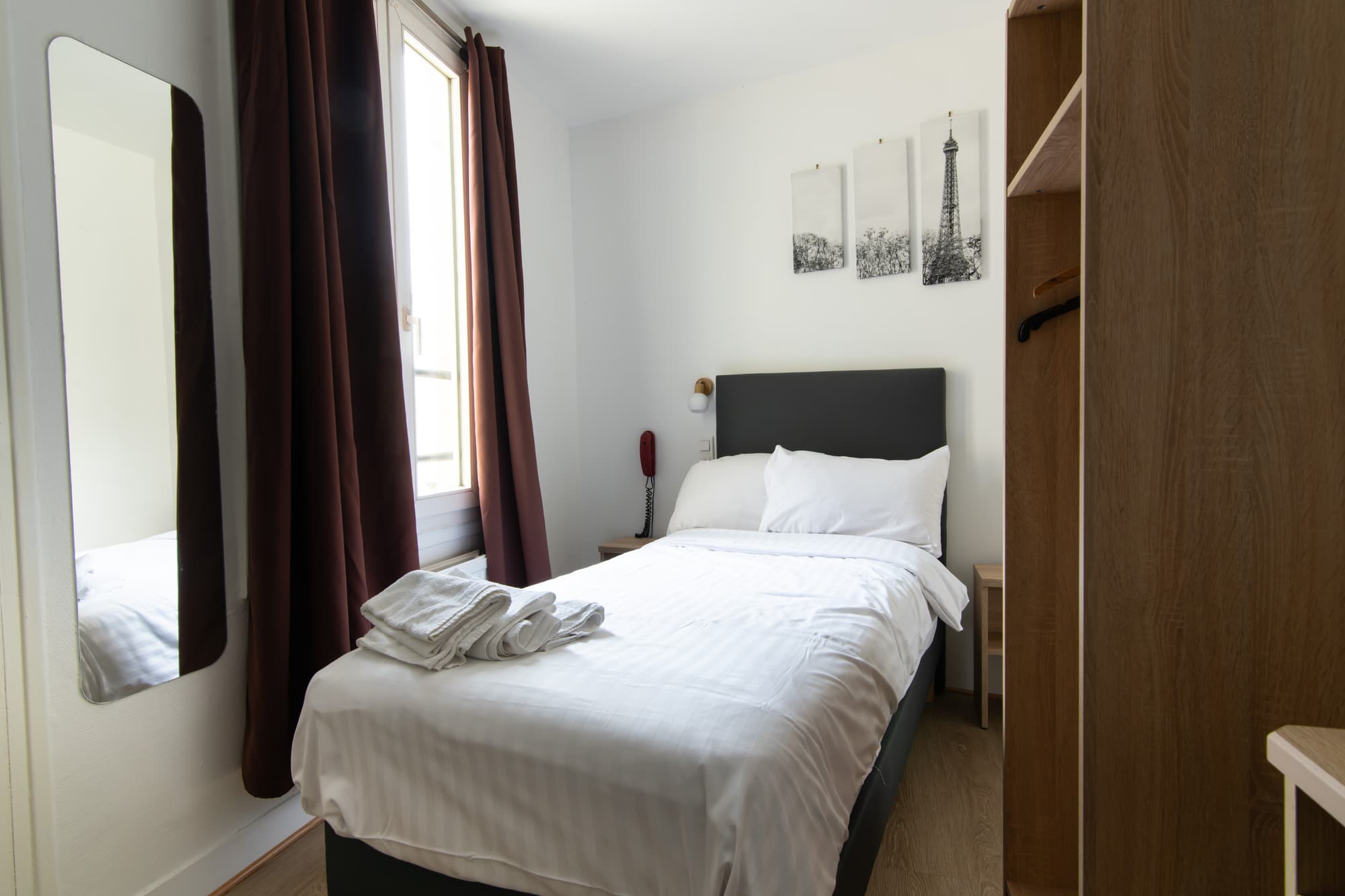 Hotel De Bordeaux, Room