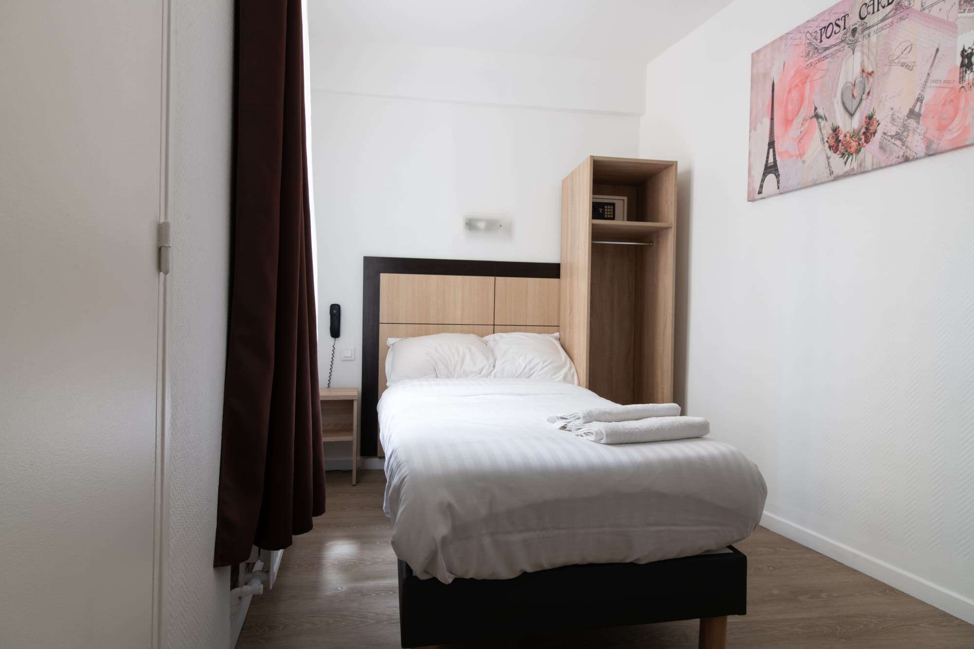 Hotel De Bordeaux, Room