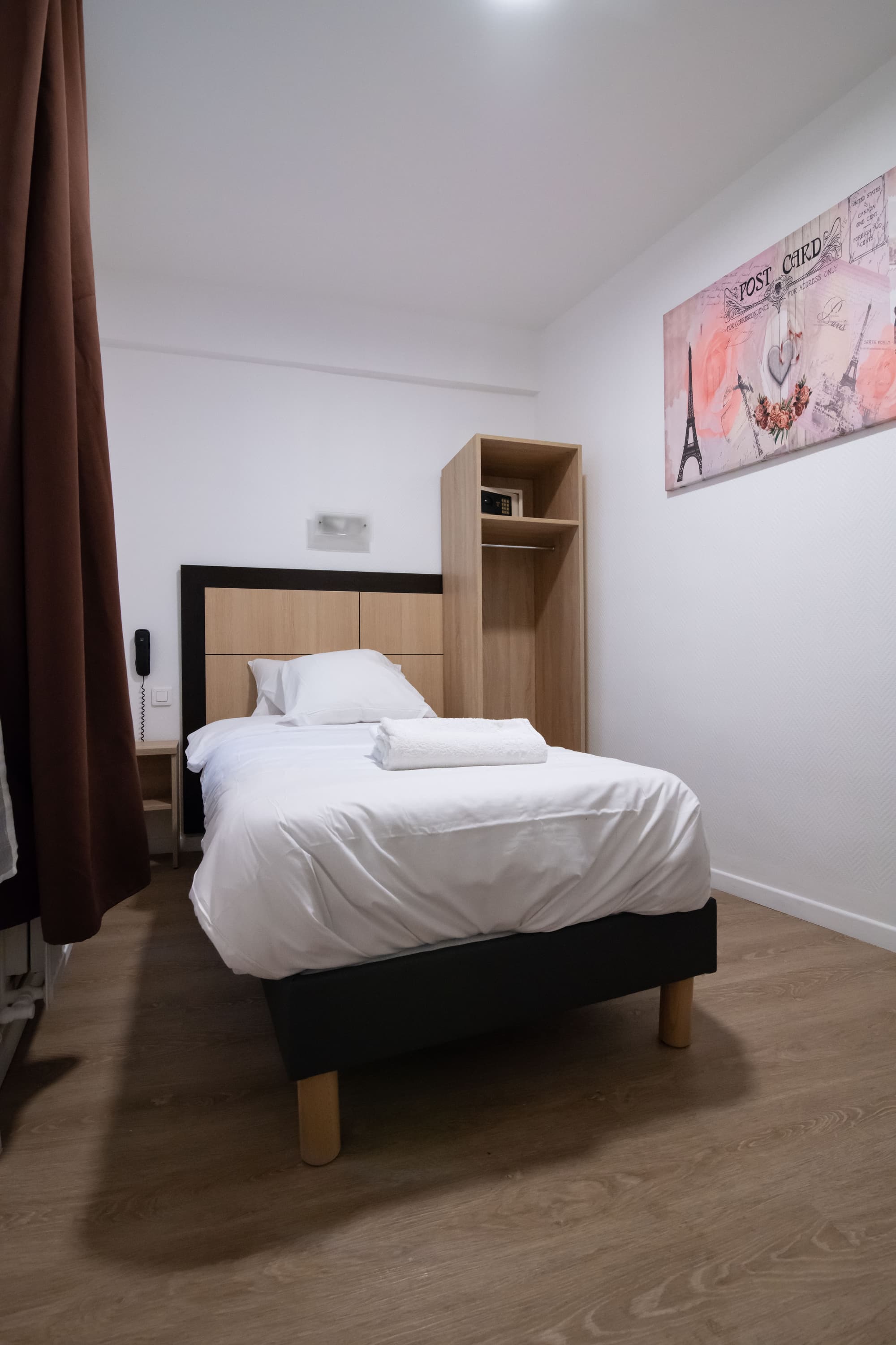 Hotel De Bordeaux, Room