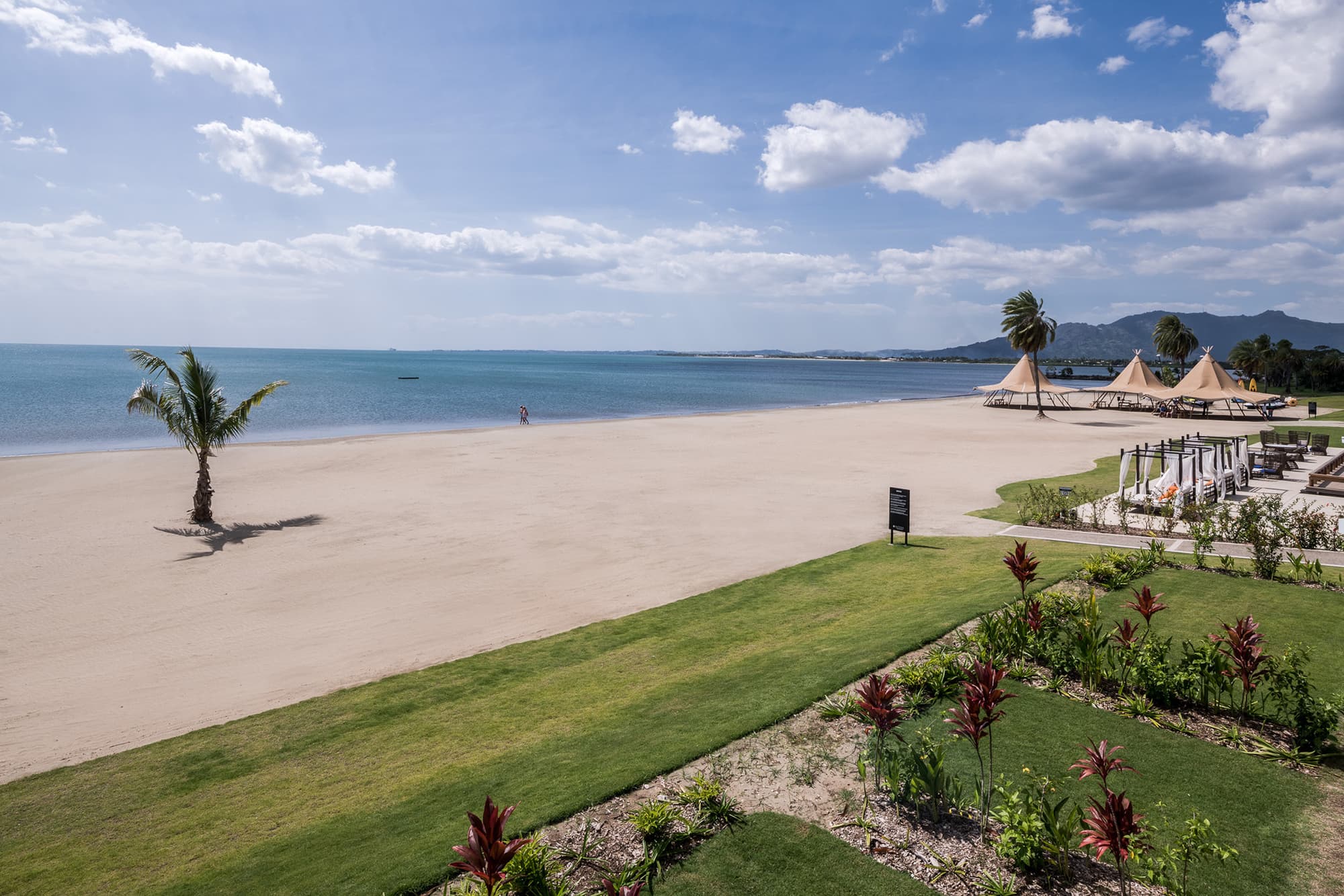 Pullman Nadi Bay Resort and Spa Fiji, Beach