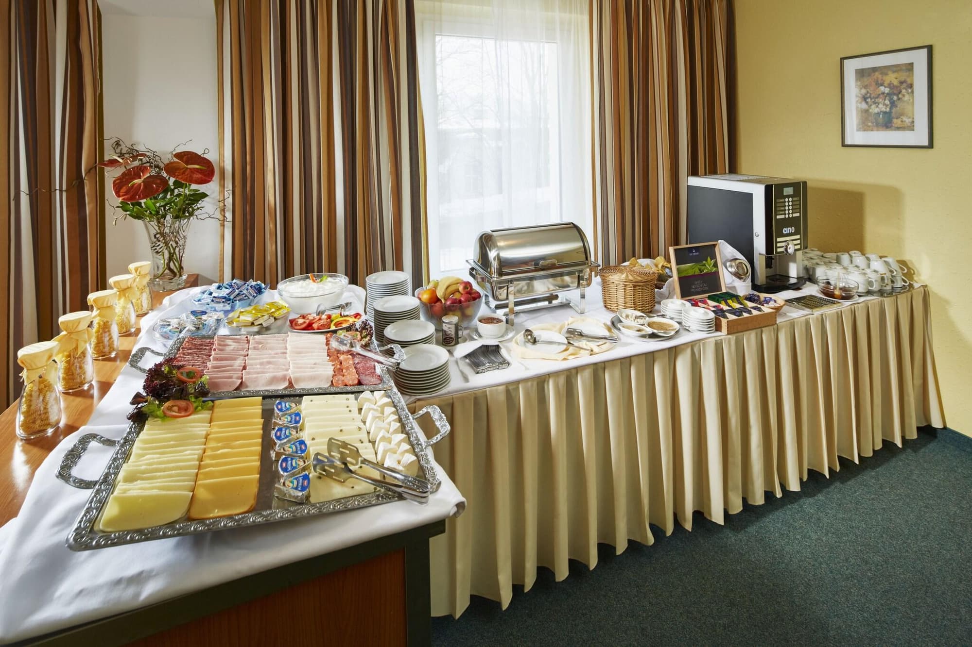 Spa Hotel Devin, Restaurant