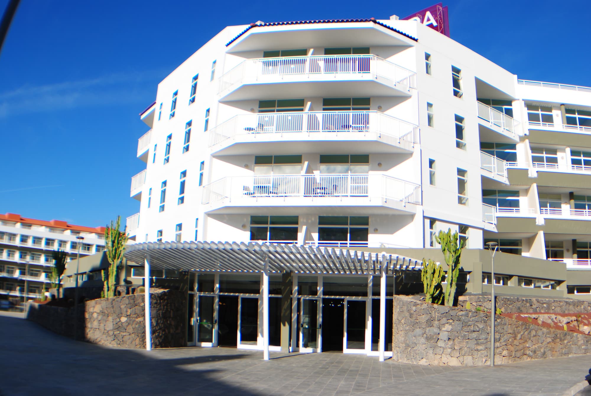 Gara Suites Golf & Spa, General view