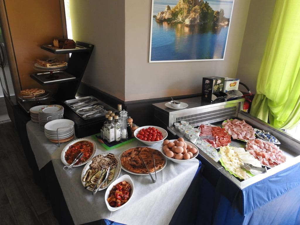 Chrismare, Restaurant