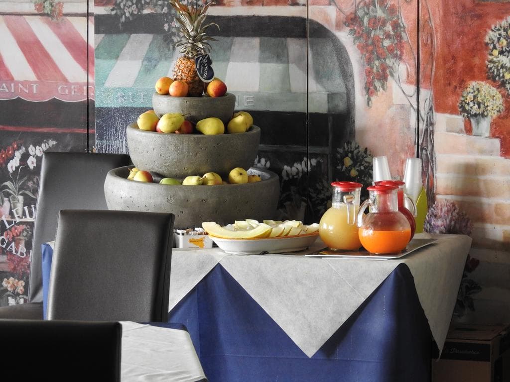 Chrismare, Restaurant