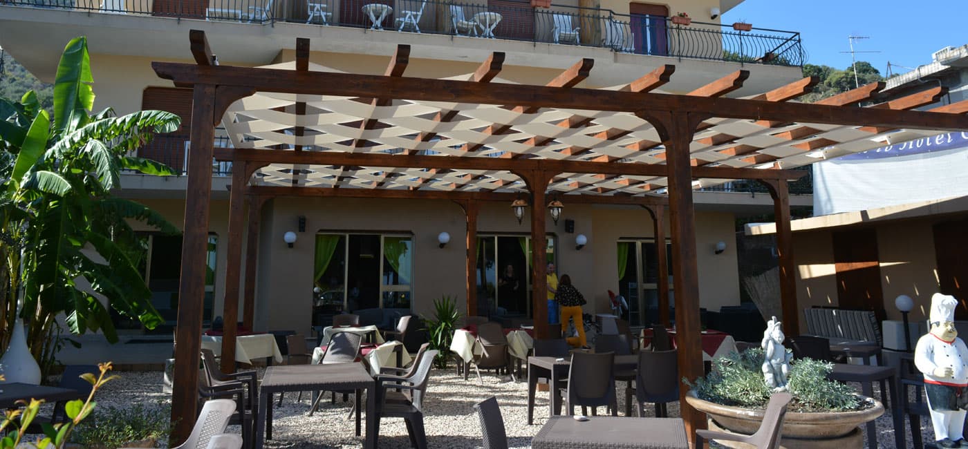 Chrismare, Restaurant