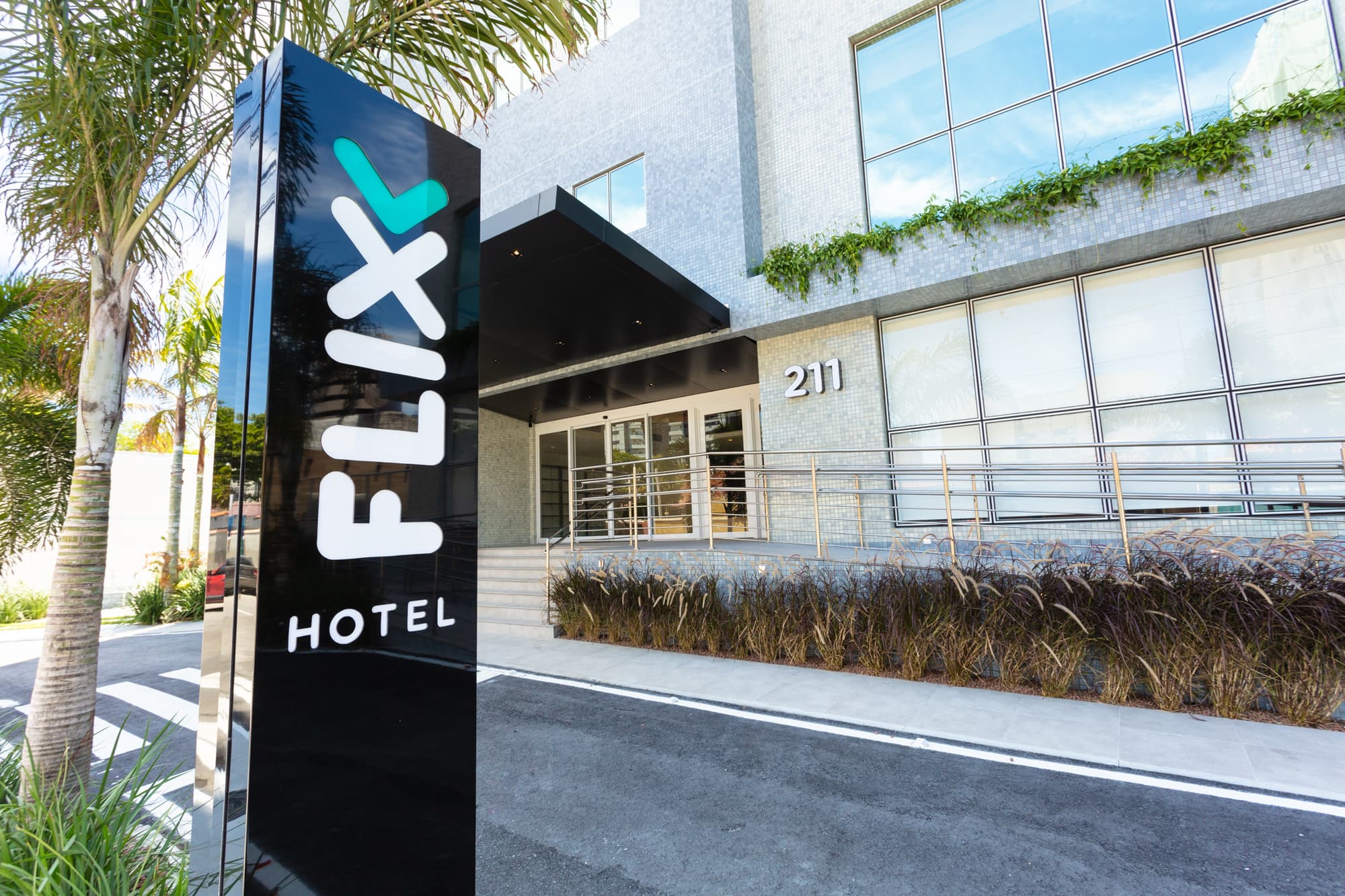 Flix Hotel, General view