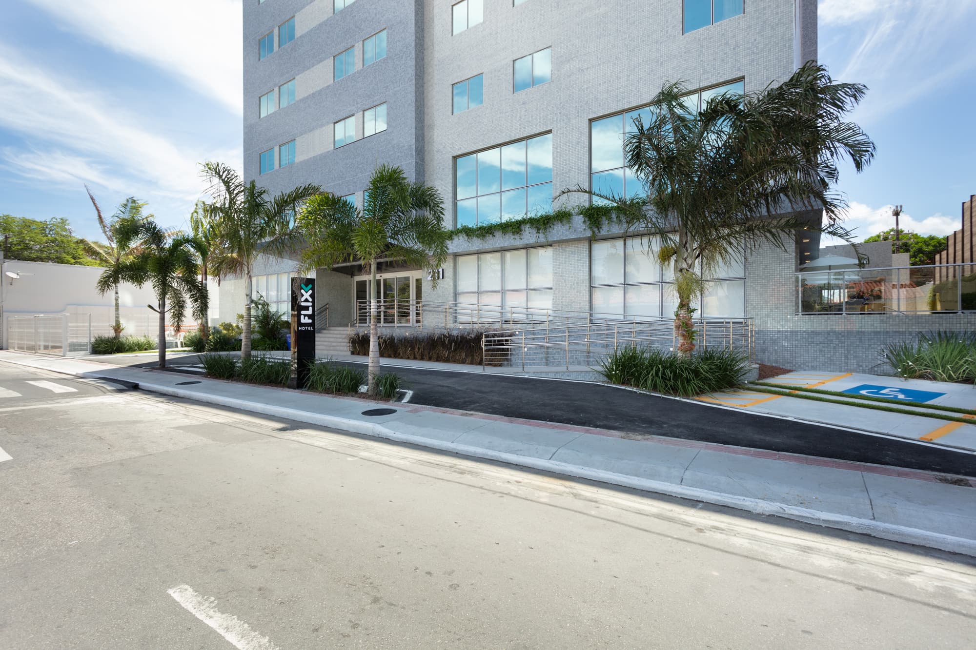 Flix Hotel, General view