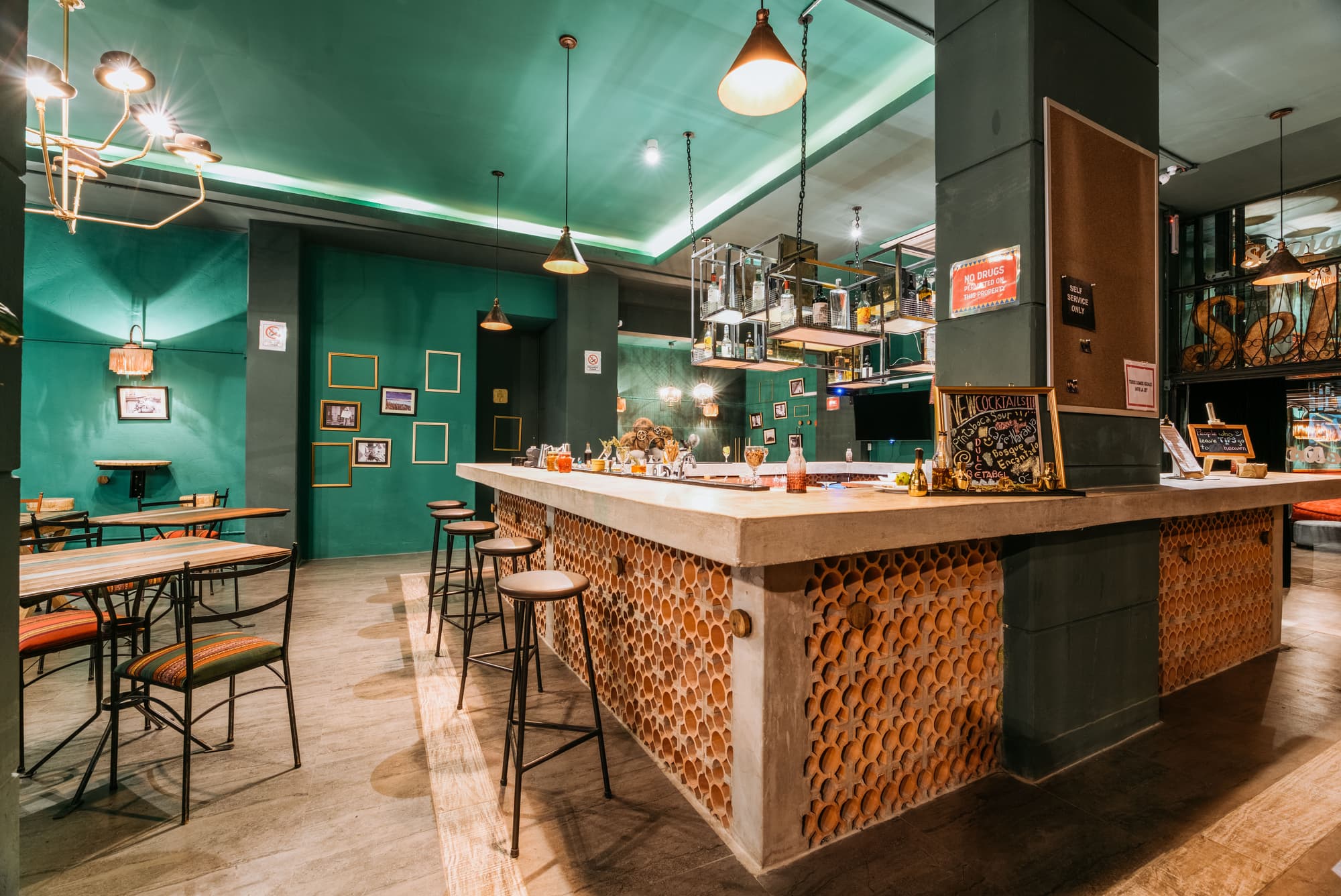 Socialtel La Paz, Bar