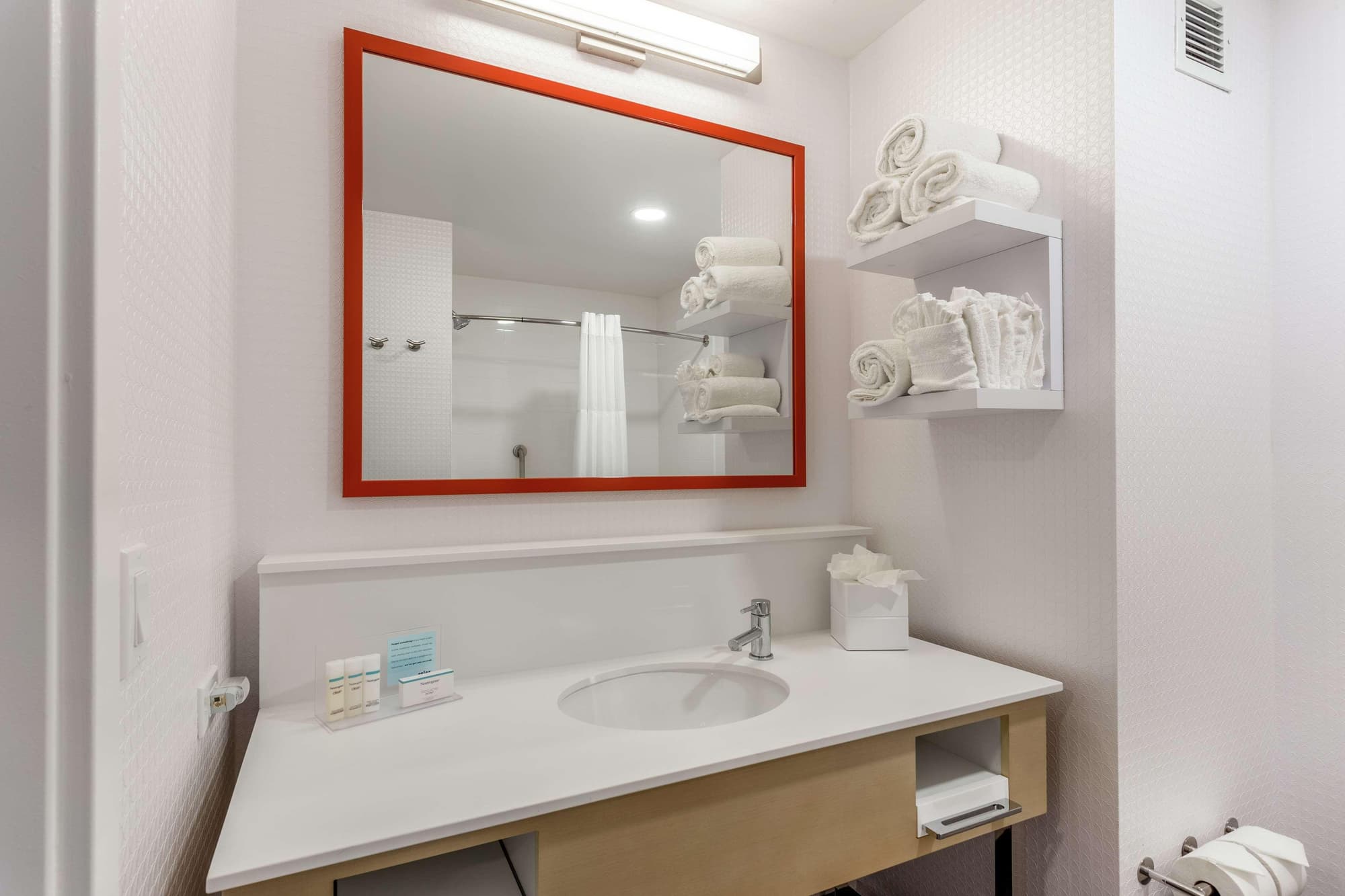 Hampton Inn Oakland Downtown-City Center, Room