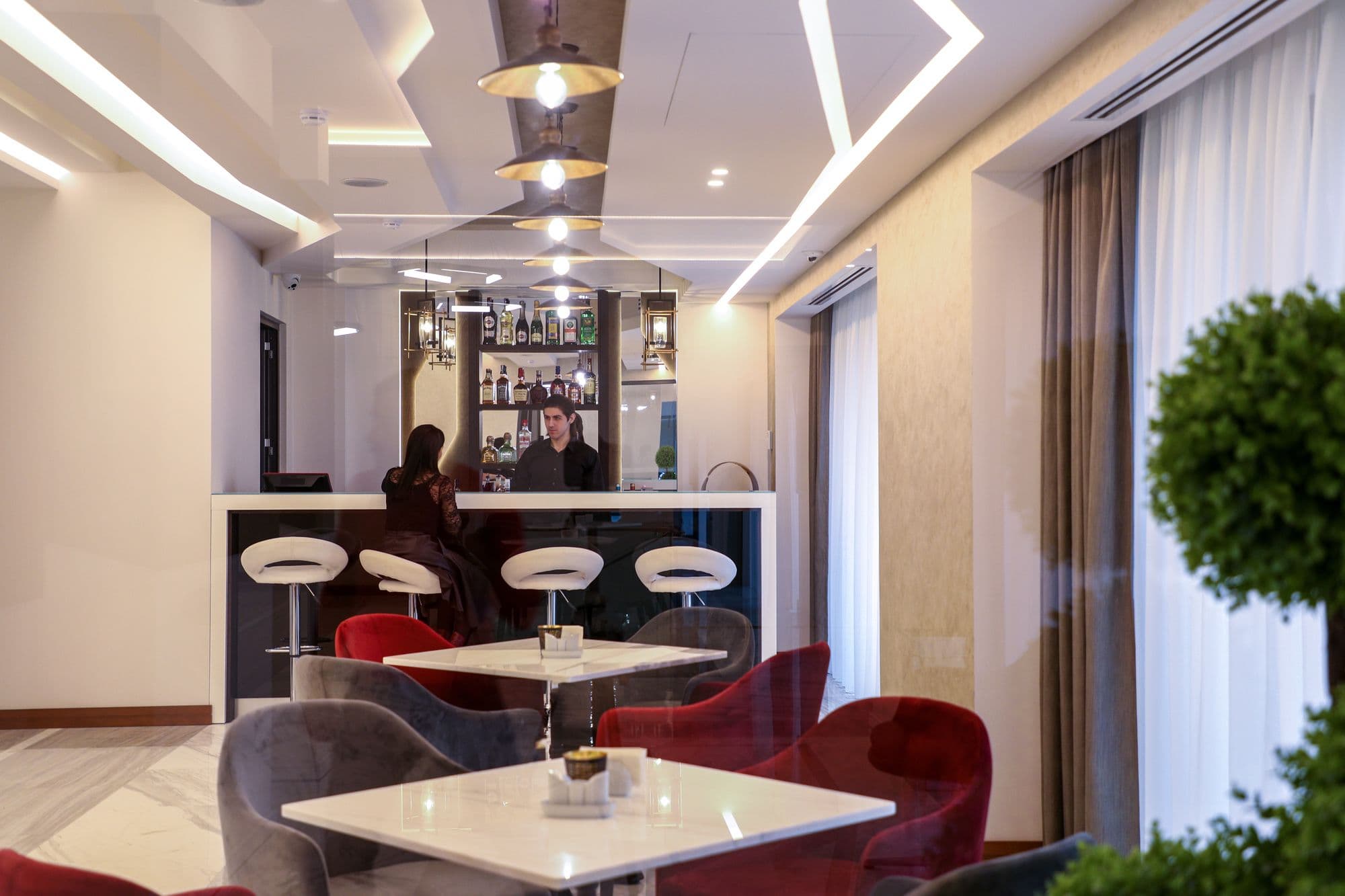 Aghababyans Hotel, Bar