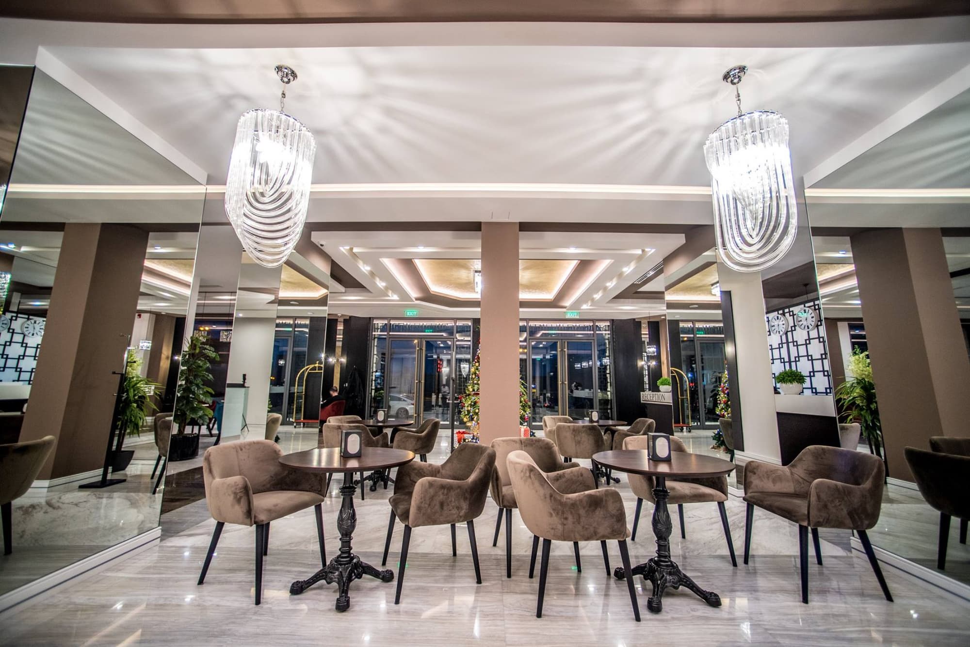 Aghababyans Hotel, Lobby