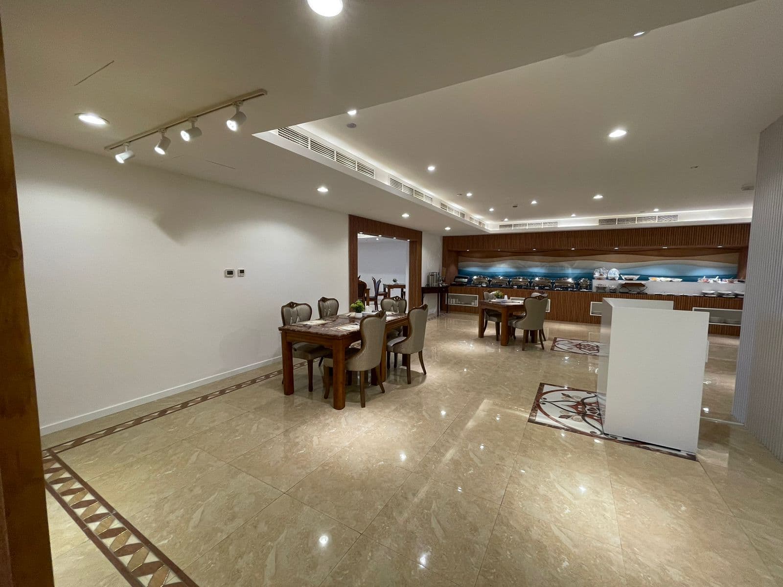 Clifton International Hotel, Restaurant