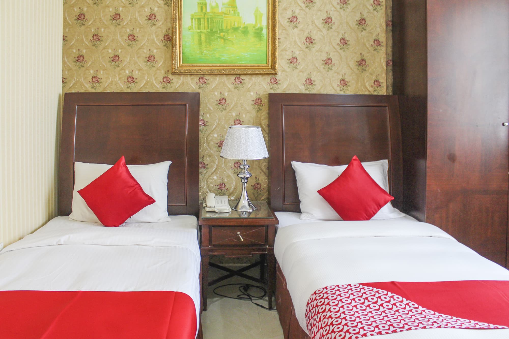 Clifton International Hotel, Room