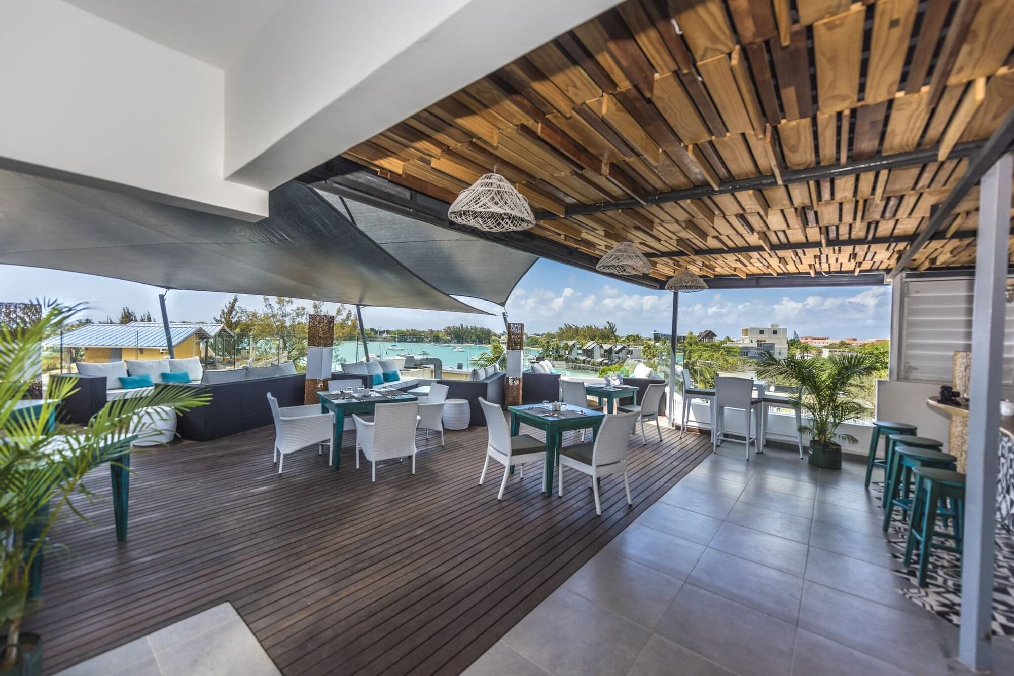 Azur Paradise, Restaurant