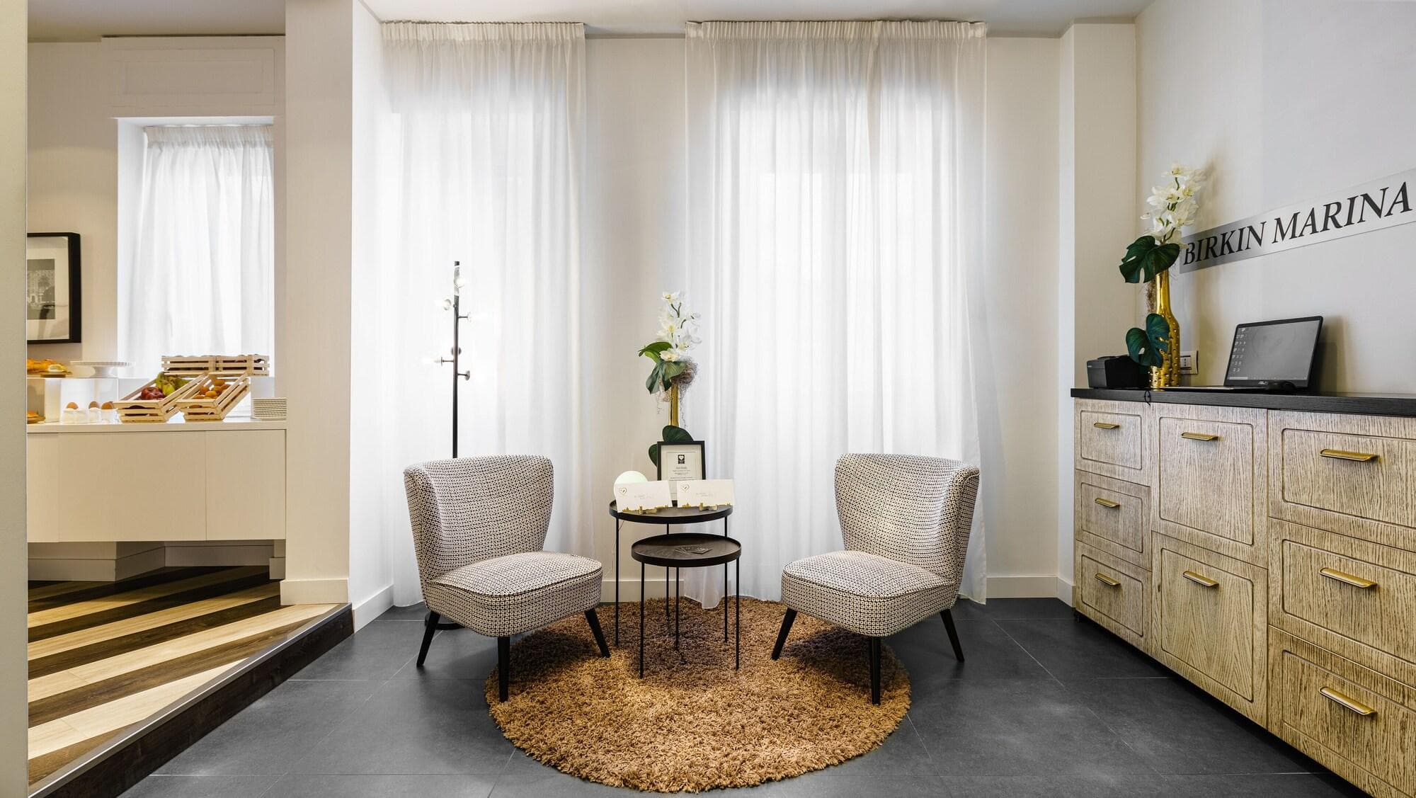 Birkin Marina, Lobby