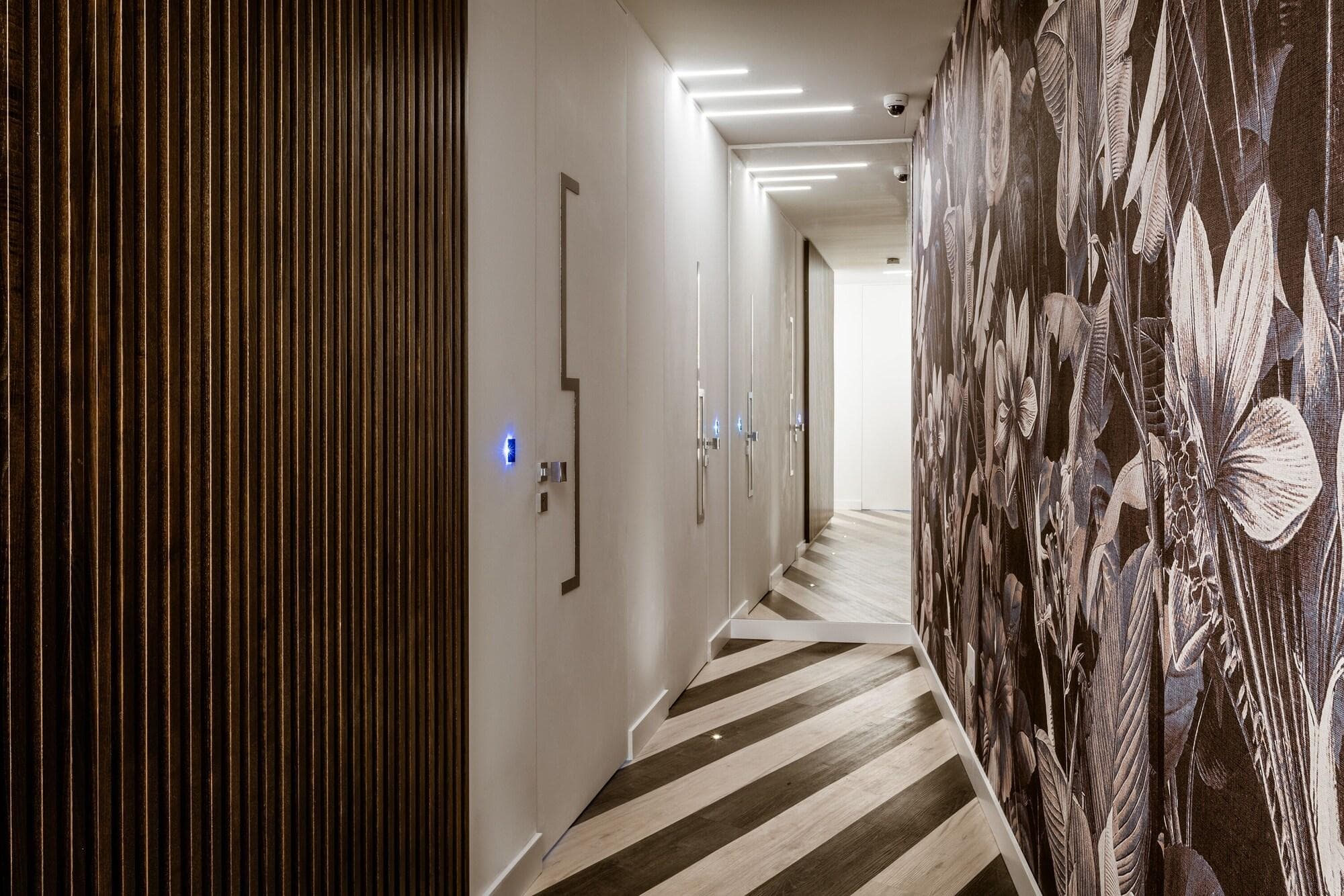 Birkin Marina, Lobby