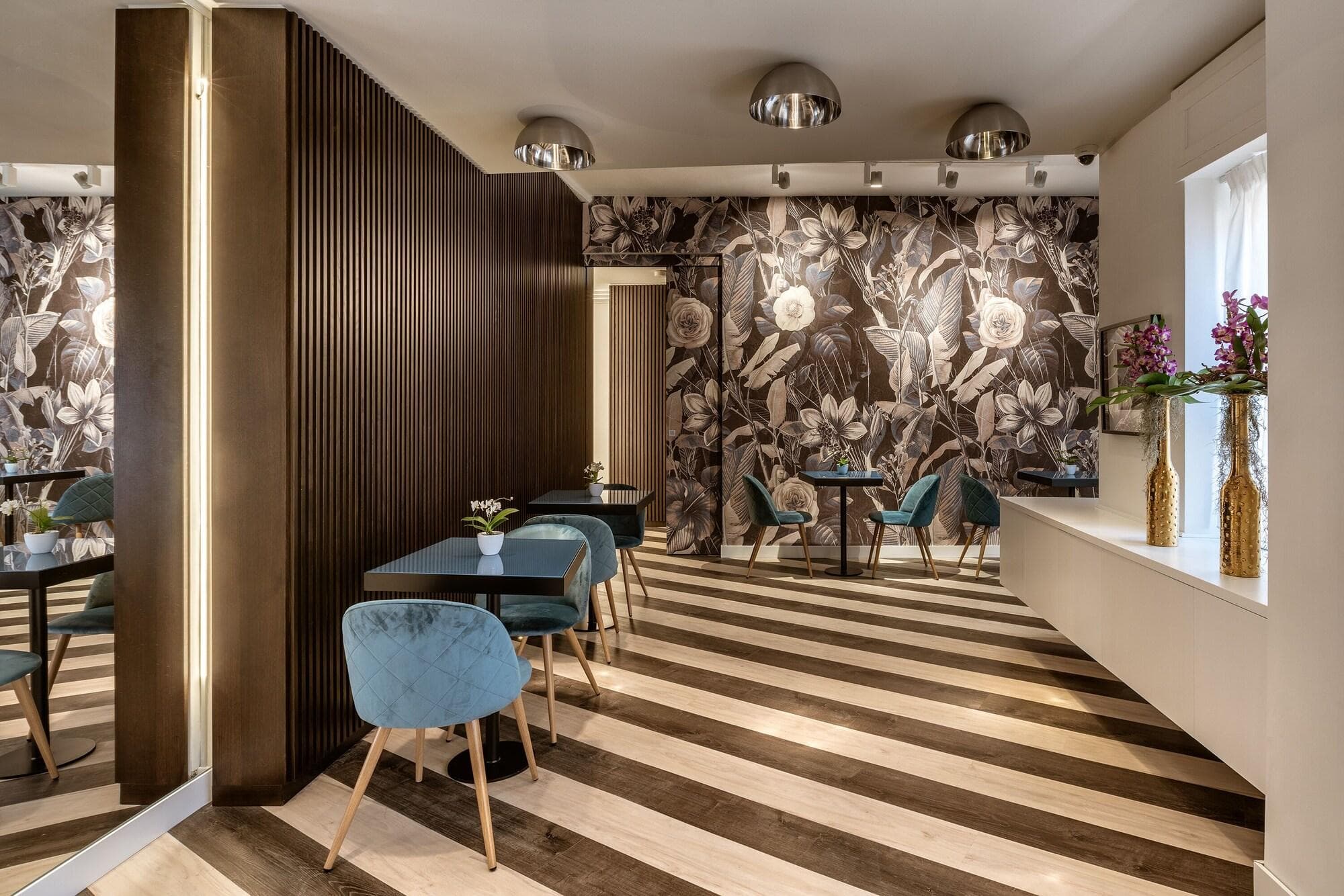 Birkin Marina, Restaurant