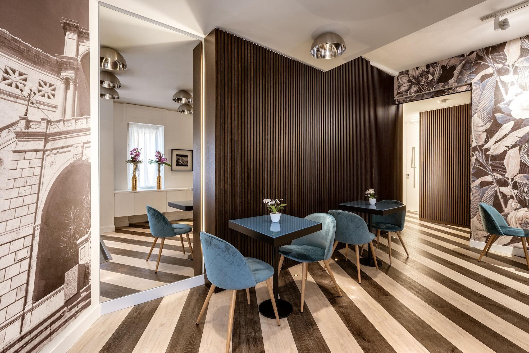 Birkin Marina, Restaurant