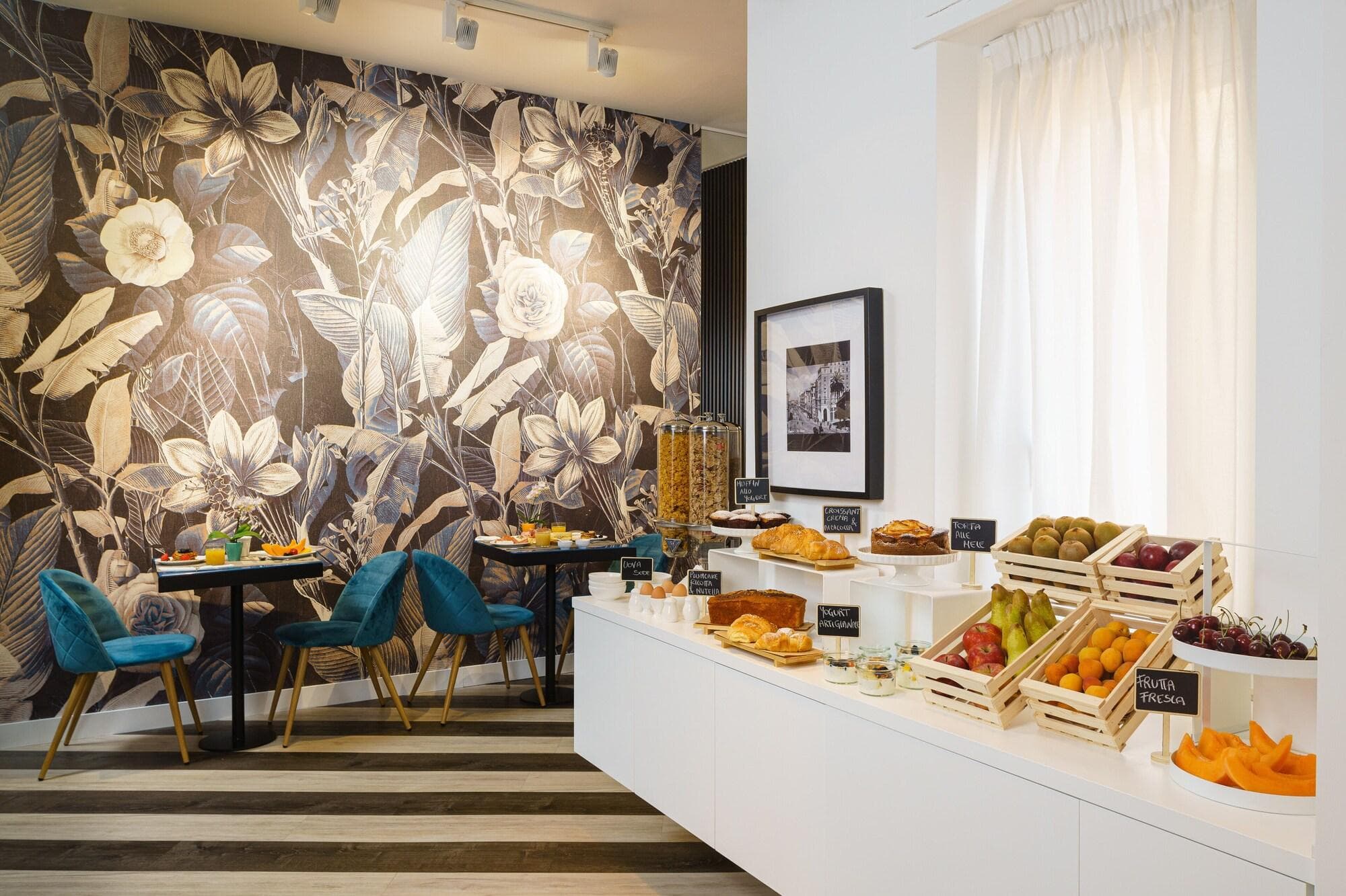 Birkin Marina, Restaurant