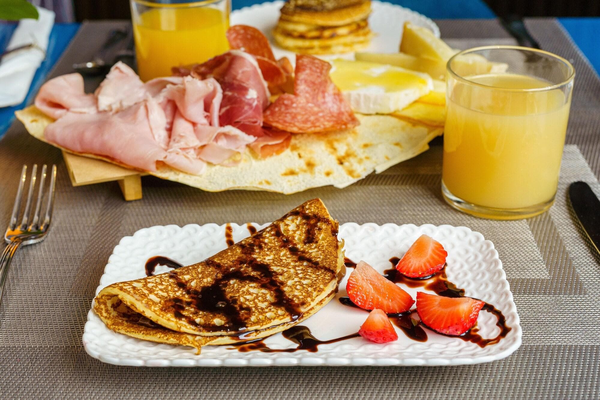 Birkin Marina, Restaurant