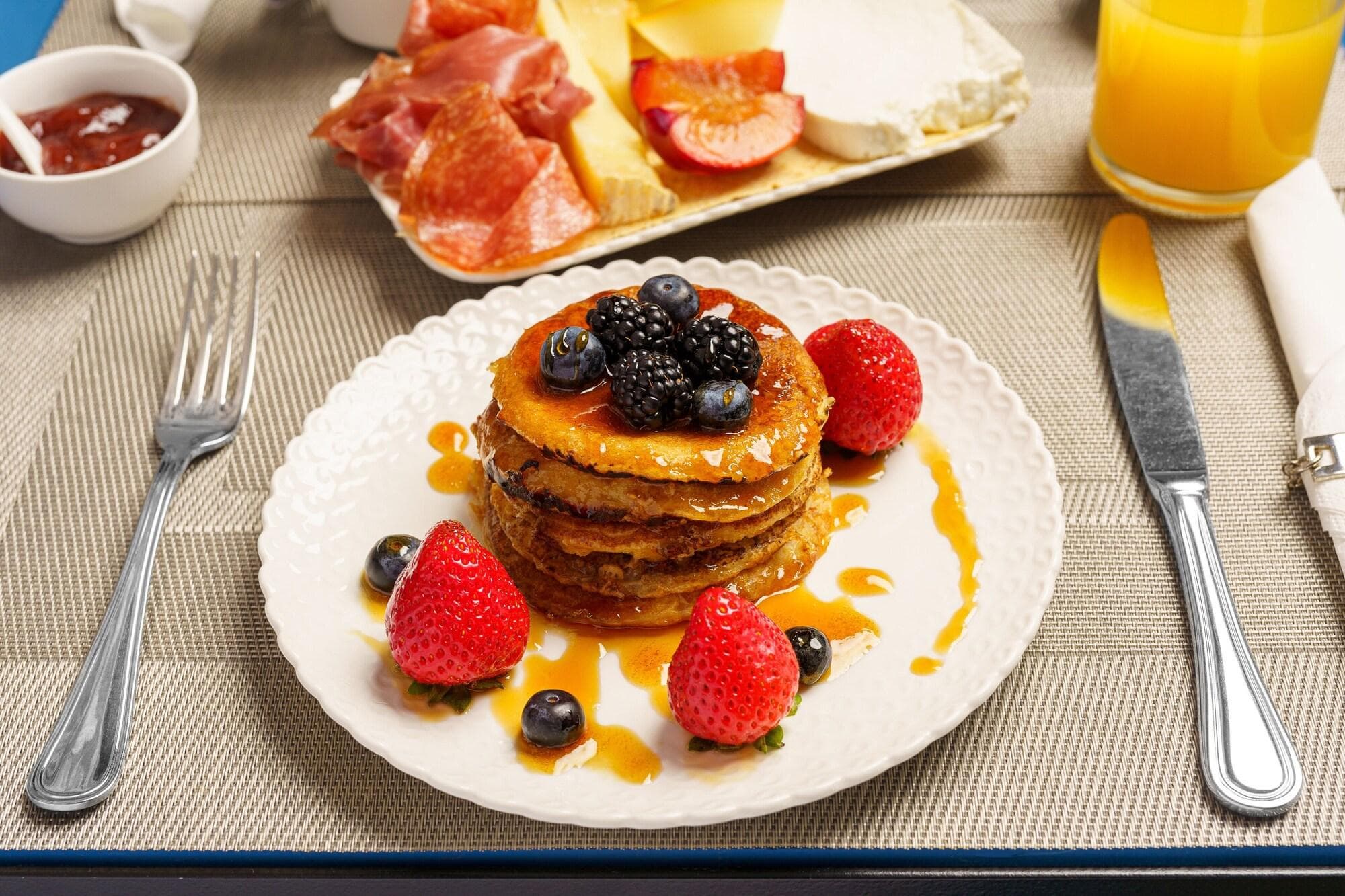 Birkin Marina, Restaurant