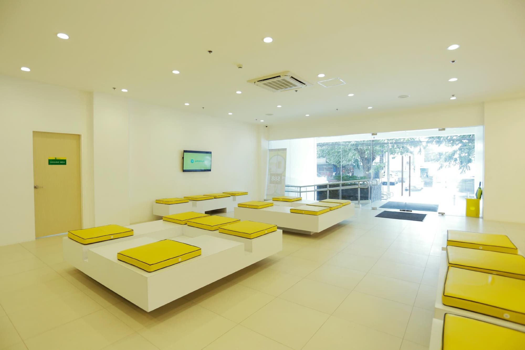 Go Hotels Timog, General view