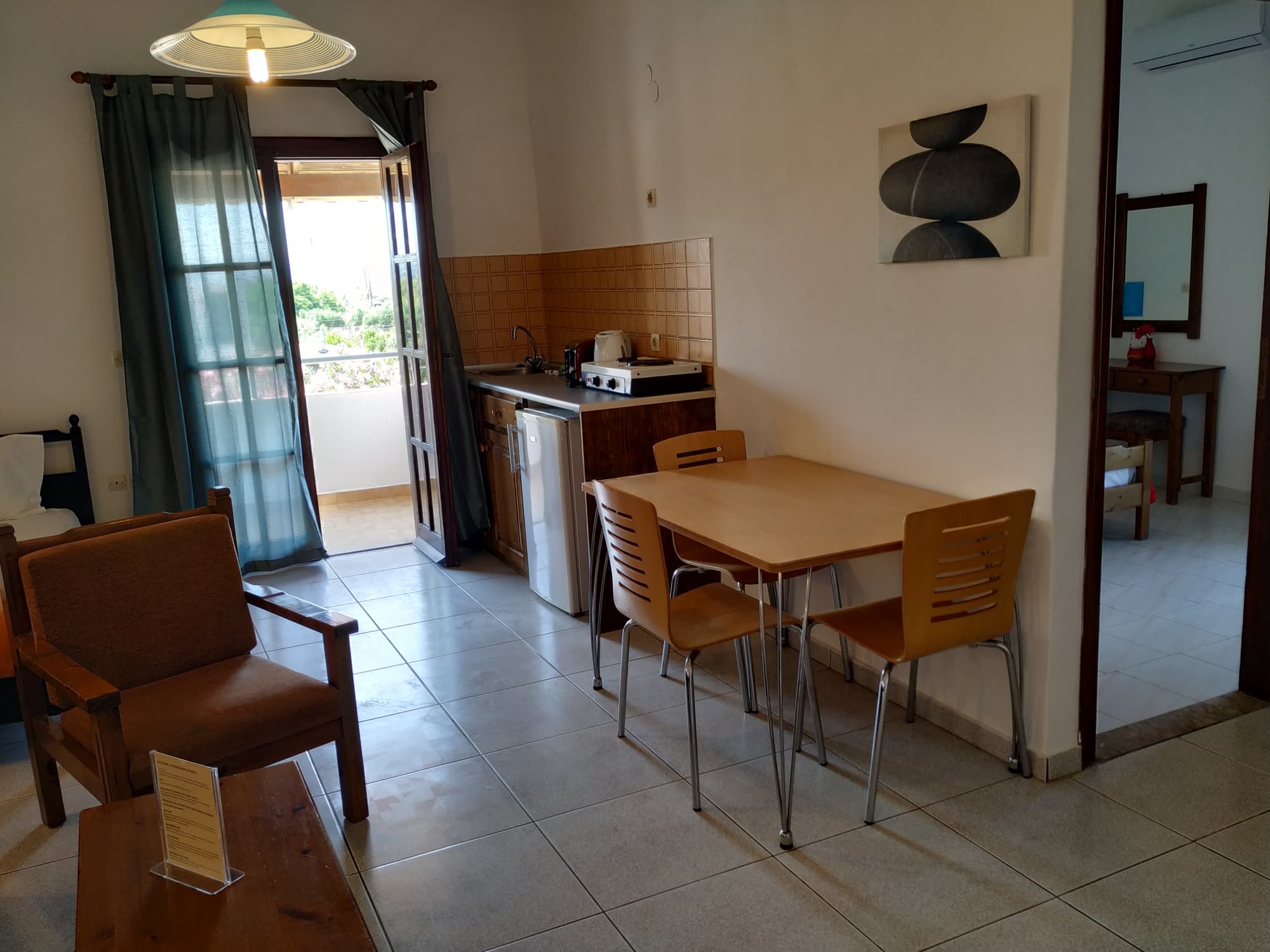 Pardalakis Studios, Room