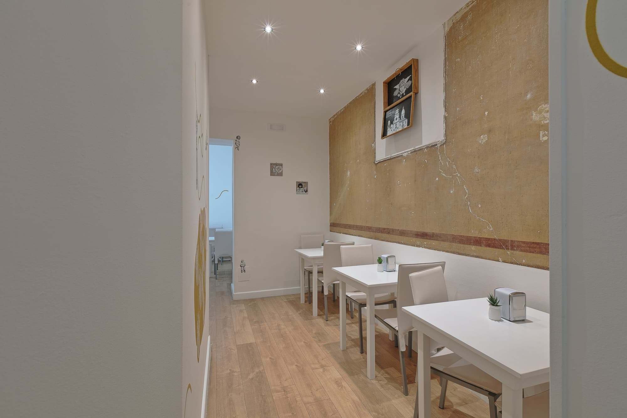 Afea Art & Rooms, Bar