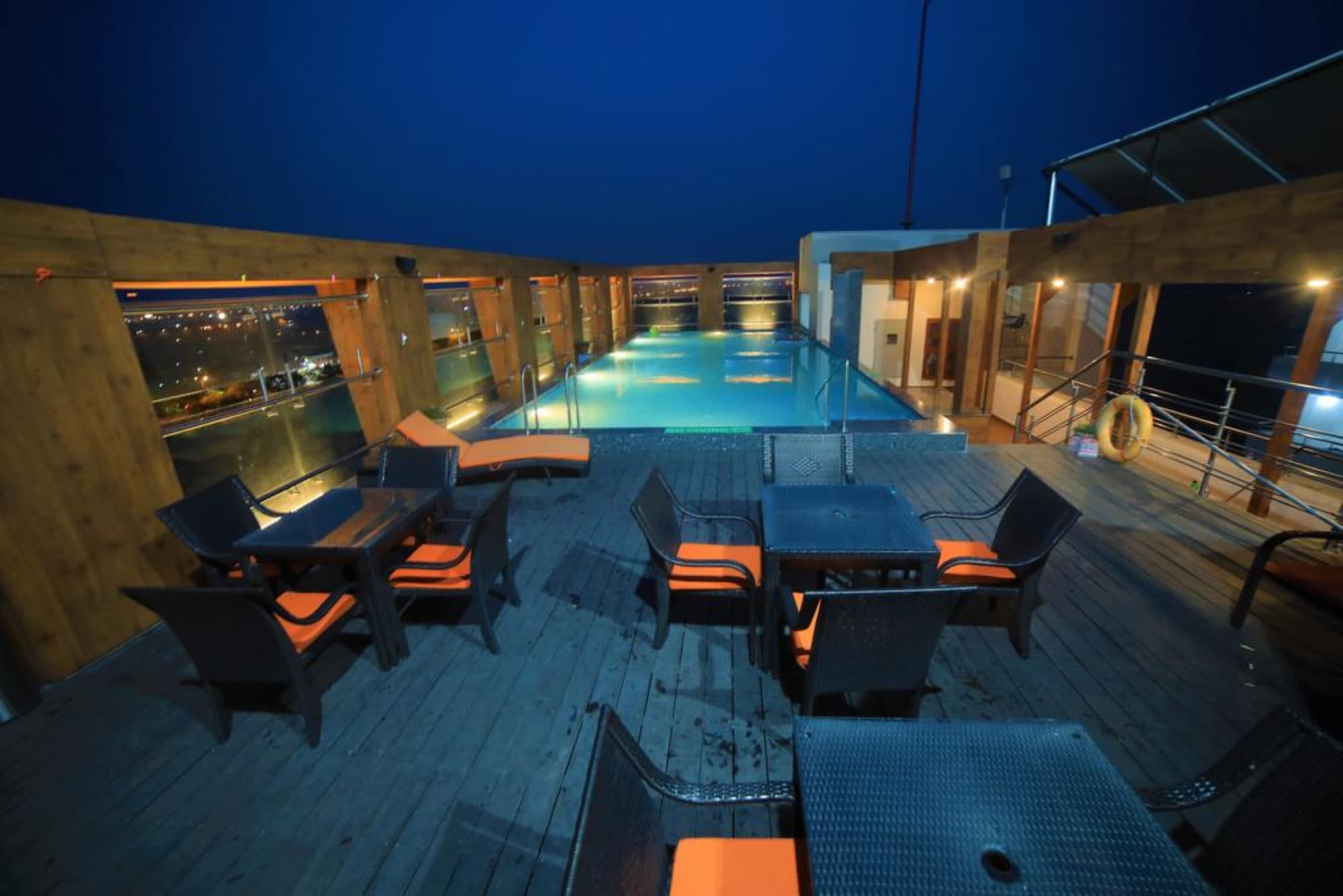 Hotel LA, General view