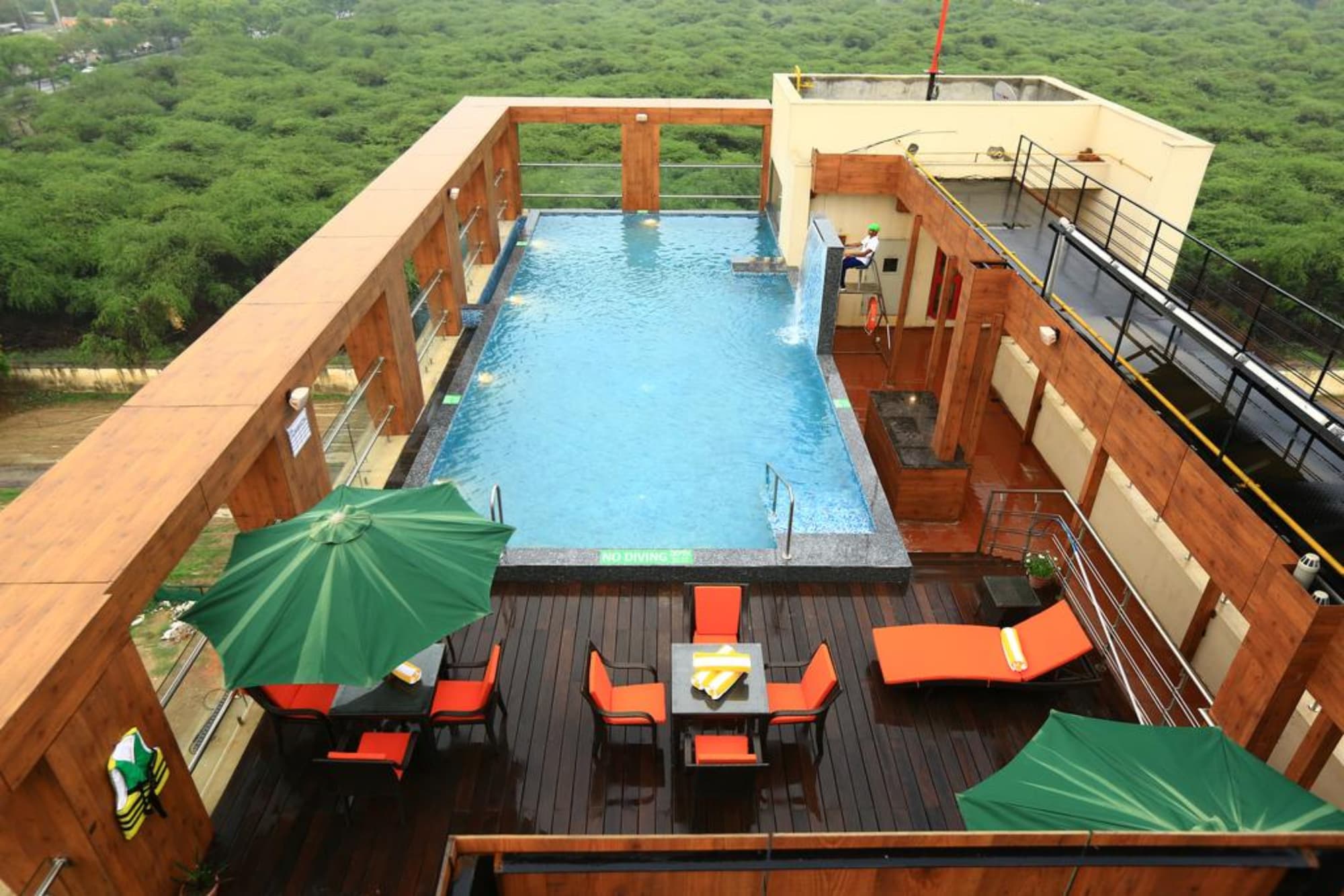 Hotel LA, General view