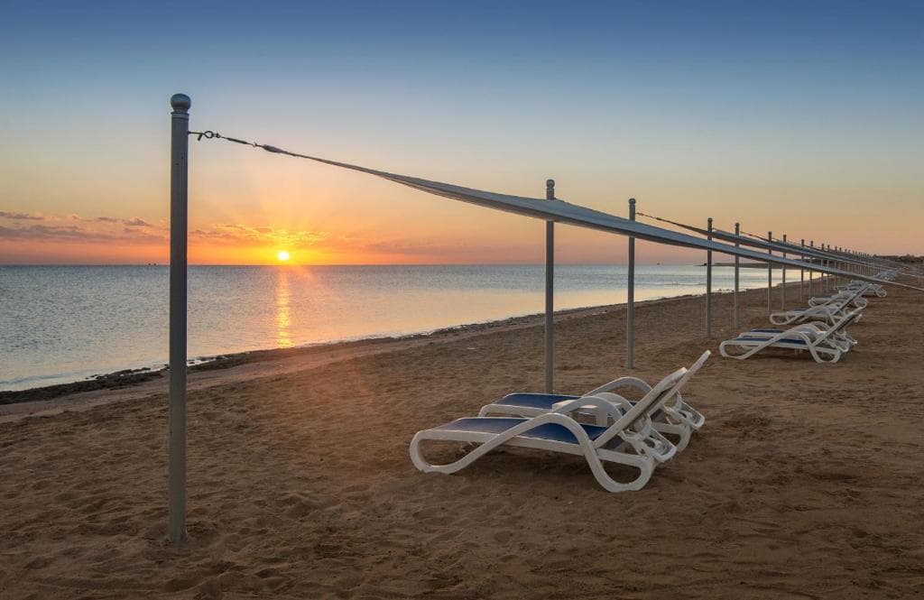 GRAVITY Hotel & Aqua Park Sahl Hasheesh, Beach